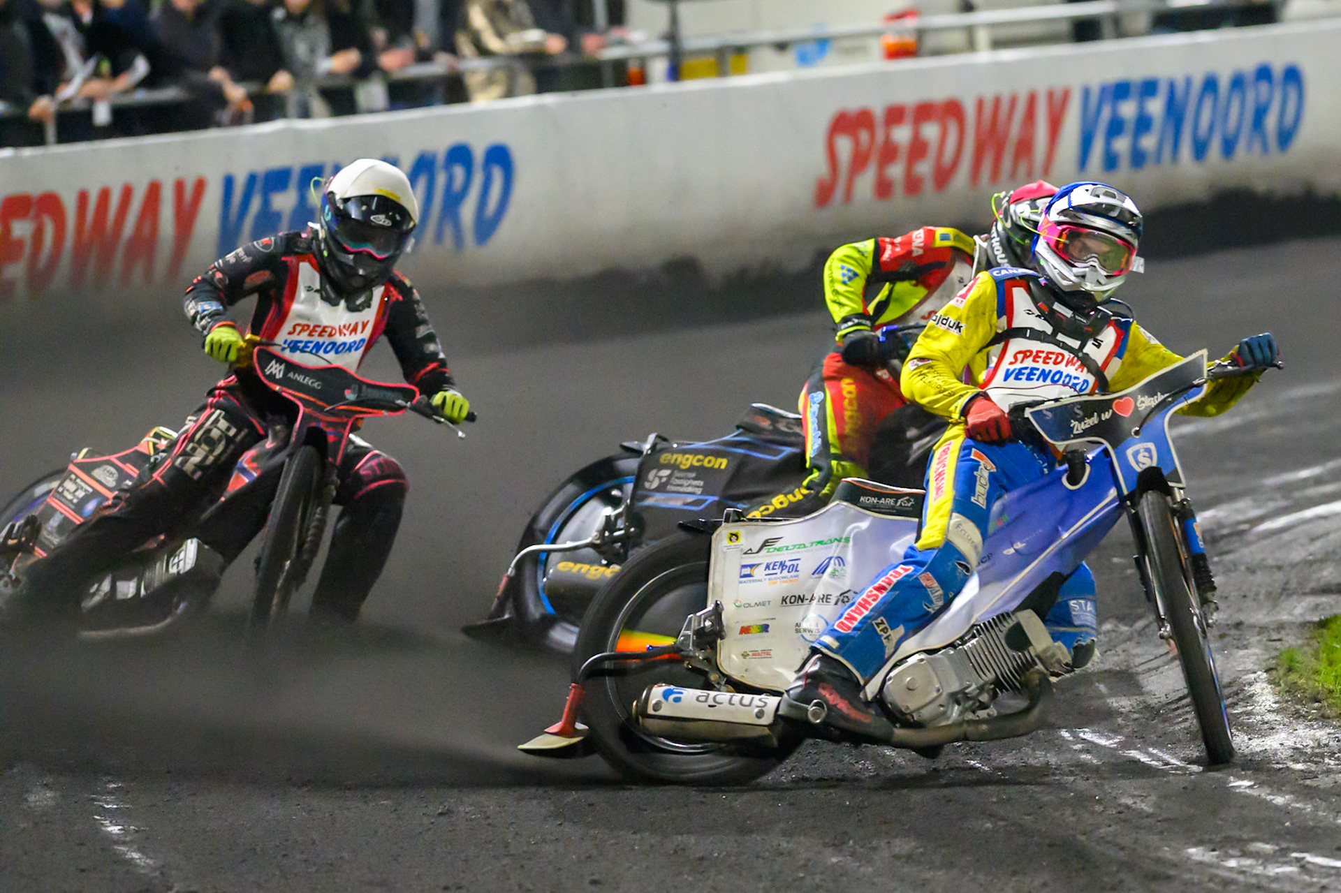 Leon Sziegiel of Poland in Blue leading leading Eddie Bock of Sweden in Red  and Glenn Moi of Norway in White during the Gouden KENNY Helm at Speedway Veenoord, Veenoord in the Netherlands on Saturday 19th September 2026. (Photo: Ian Charles | MI News)