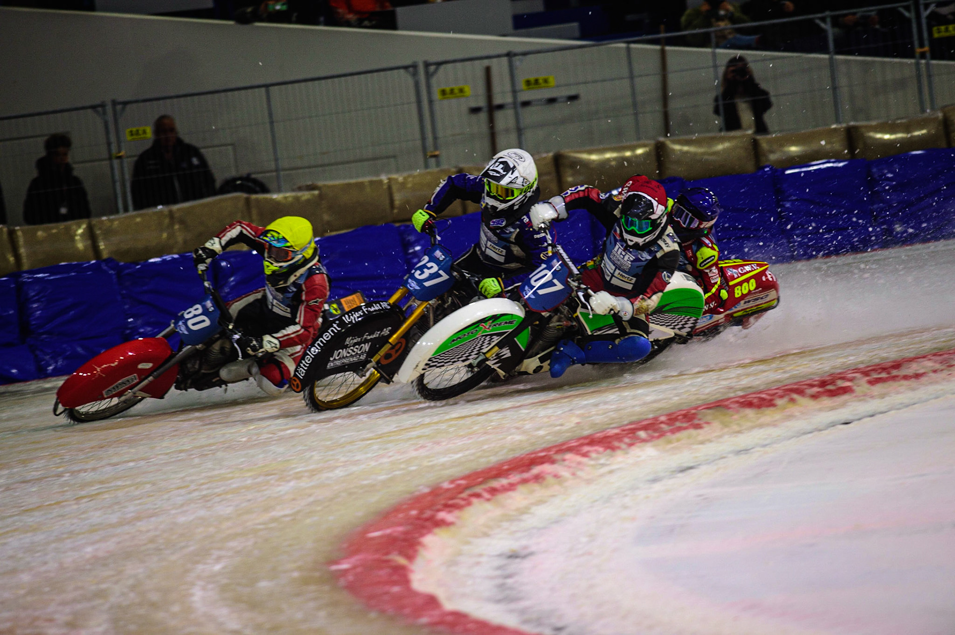HEERENVEEN, NL. Jasper Iwema (800) (Blue) gets into some difficulty behind Andrej Divis (107) (Red) Jimmy Hörrnell (237)  (White) and Jiri Wildt (80) (Yellow)  during the FIM Ice Speedway Gladiators World Championship Final 4 at Ice Rink Thialf, Heerenveen on Sunday  3 April 2022. (Credit: Ian Charles | MI News)
