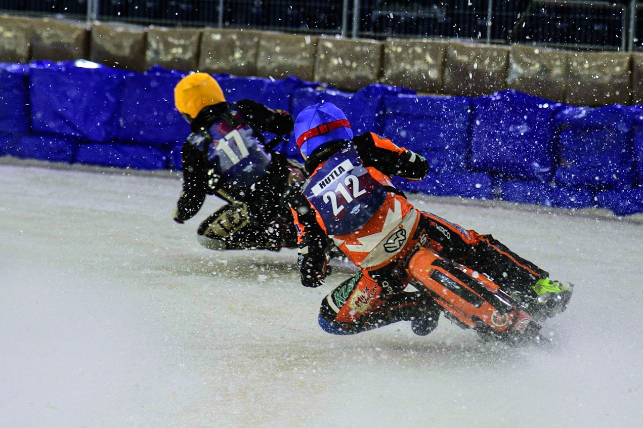 HEERENVEEN, NL. Lukas Hutla (212) chases Henri Ahlbom (17)  during the FIM Ice Speedway Gladiators World Championship Final 4 at Ice Rink Thialf, Heerenveen on Sunday  3 April 2022. (Credit: Ian Charles | MI News)