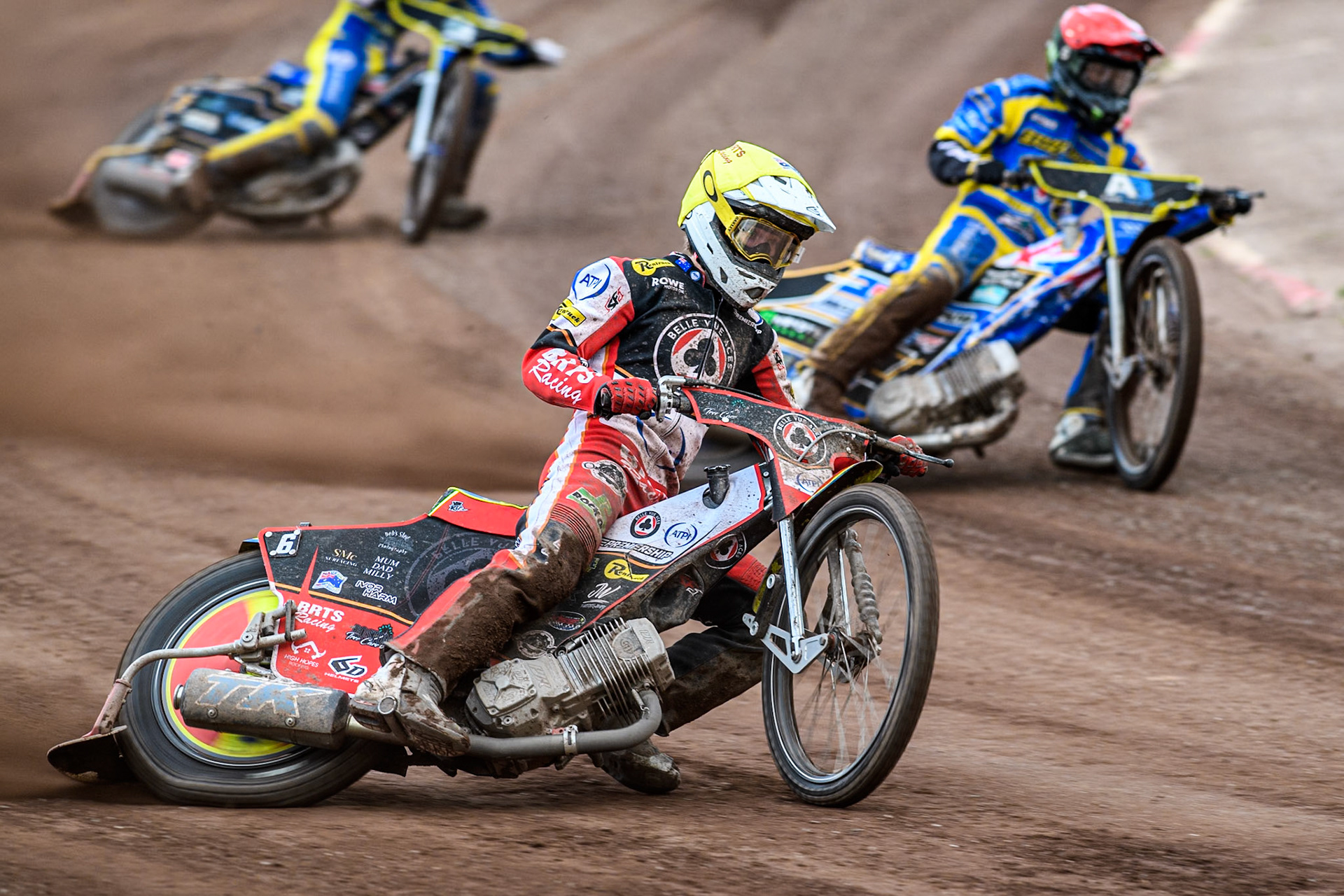 Tate Zischke of Belle Vue Aces in Yellow leading Jack Holder of Sheffield Tigers in Red during the Rowe Motor Oil Premiership match between Sheffield Tigers and Belle Vue Aces at Owlerton Stadium, Sheffield on Monday 5th May 2025. (Photo: Ian Charles | MI News)