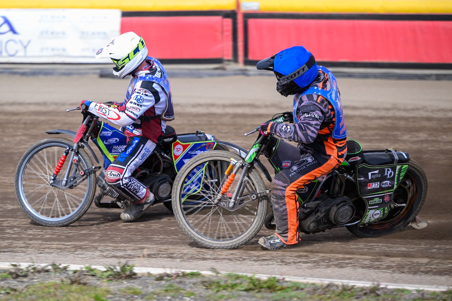 Jake Mulford of Kings Lynn Young Stars in White leading Jack Roberts of Buxton Bulls in Blue during the WSRA National Development League match between Buxton Bulls and King's Lynn Young Stars at Hi-Edge Speedway, Buxton on Sunday 9th August 2026. (Photo: Ian Charles | MI News)