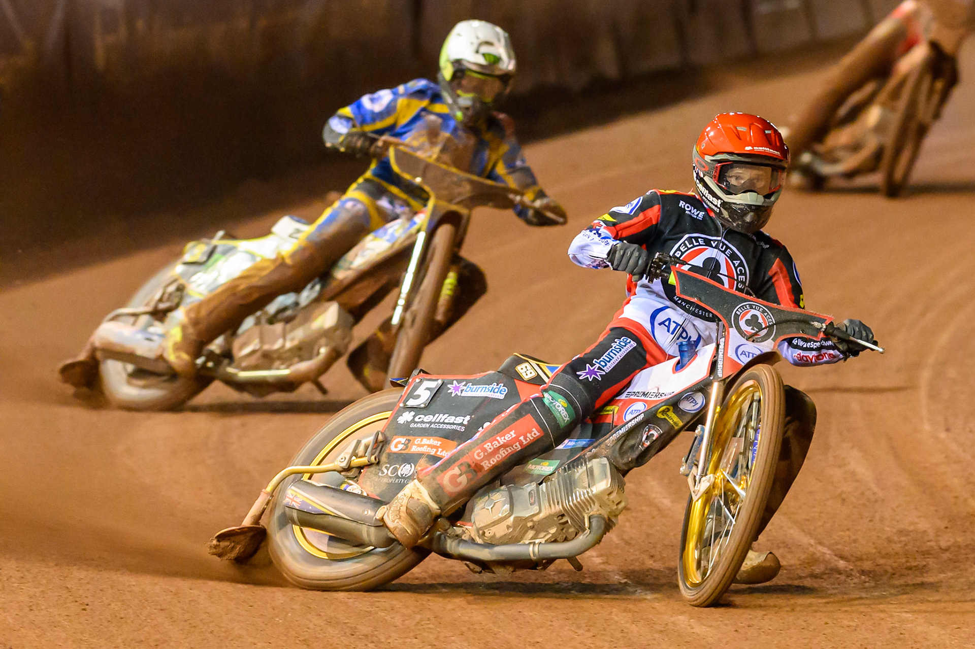 Jason Doyle of Belle Vue Aces in Red leading Chris Holder of Sheffield Tigers in White during the Rowe Motor Oil Premiership Grand Final 2nd Leg between Belle Vue Aces and Sheffield Tigers at the National Speedway Stadium, Manchester on Friday 16th October 2026. (Photo: Ian Charles | MI News)