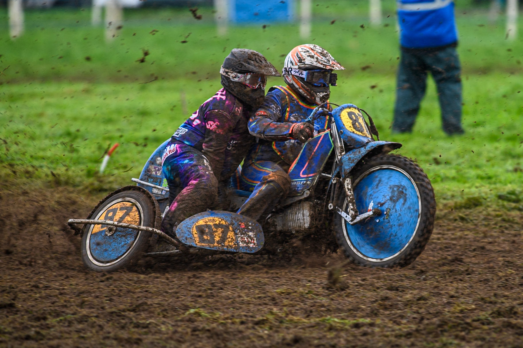 Richard Fred Jenner &amp; Scott Gutteridge (87) in action in the 500cc Sidecar Class during the ACU British Upright Championships at Woodhouse Lance, Gawsworth, Cheshire on Sunday 8th September 2024. (Photo: Ian Charles | MI News)