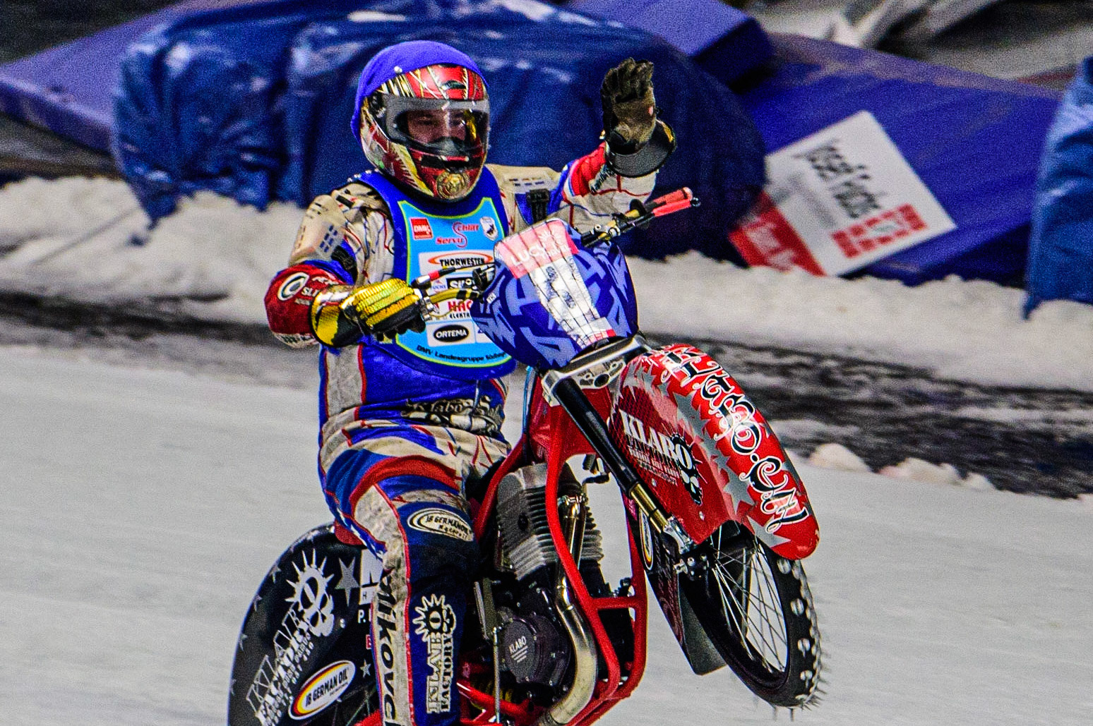 Antonin Klatovsky waves to the crowd after his final ride during the Race of Legends at the Max-Aicher-Arena, Inzell on Friday 17th March 2023. (Photo: Ian Charles | MI News)