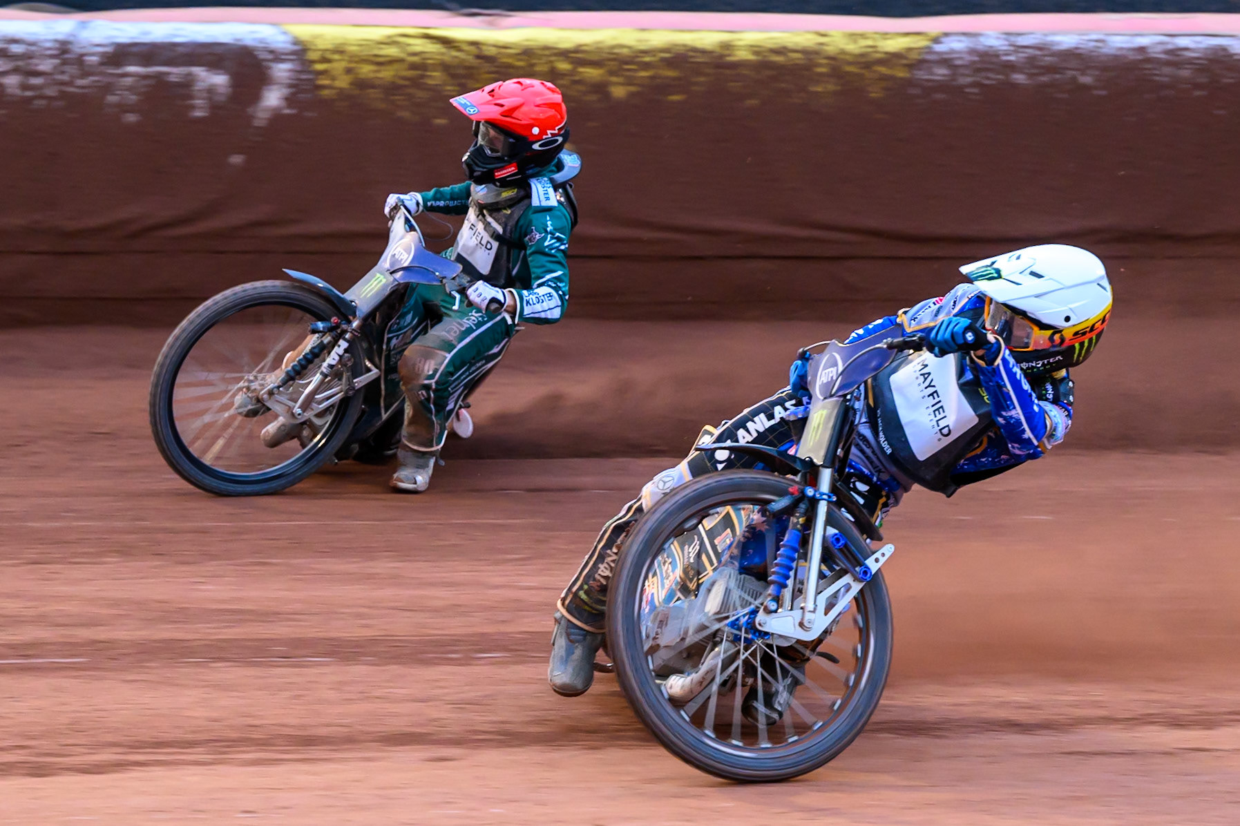 Jack Holder (25) of Australia in White rides inside Leon Madsen (30) of Denmark in Red during the ATPI  FIM Speedway GP of Manchester at the National Speedway Stadium, Manchester on Saturday 6th June 2026. (Photo: Ian Charles | MI News)