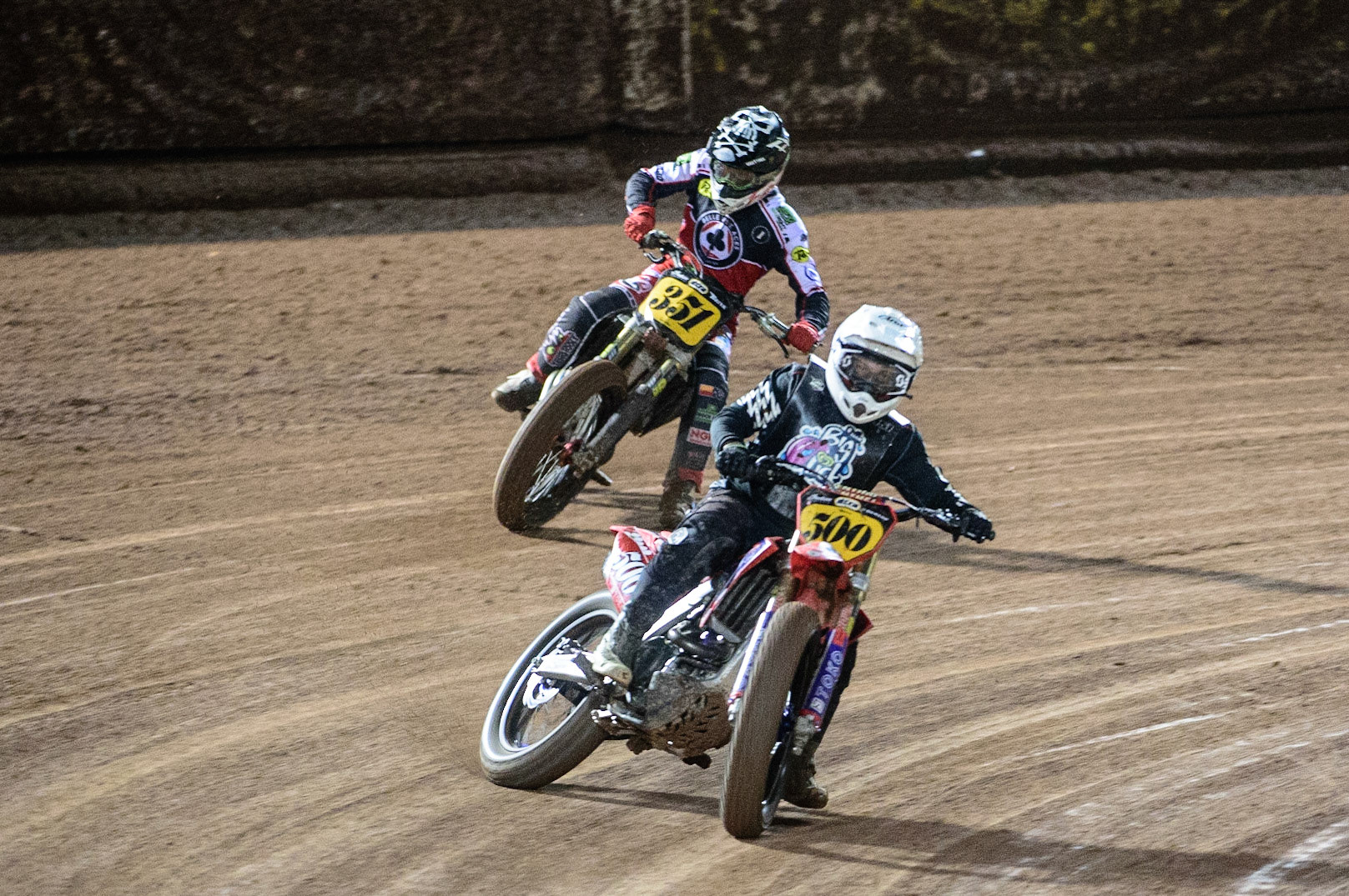 MANCHESTER, UK. OCT 30TH   Rob Mear (500) leads Dan Bewley (351) during the Manchester Masters Sidecar Speedway and Flat Track Racing at the National Speedway Stadium, Manchester on Saturday 30th October 2021. (Credit: Ian Charles | MI News)