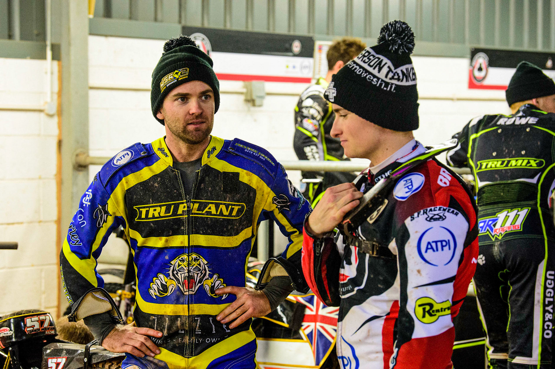 Justin Sedgmen leads chats with Tom Brennan   during the Grant Henderson Pairs at the National Speedway Stadium, Manchester on Thursday 27th October 2022. (Credit: Ian Charles | MI NEWS)