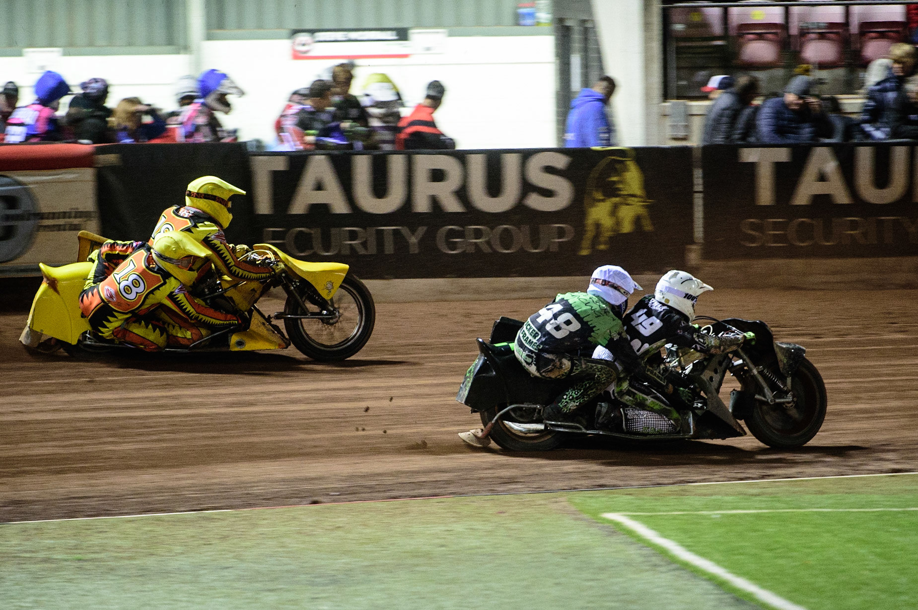 MANCHESTER, UK. OCT 30TH   Mick Stace &amp; Ryan Knowles  (Yellow) try to pass Gareth Winterburn &amp; Bradley Atkinson  (White) during the Manchester Masters Sidecar Speedway and Flat Track Racing at the National Speedway Stadium, Manchester on Saturday 30th October 2021. (Credit: Ian Charles | MI News)