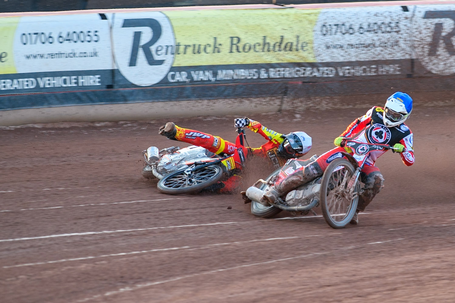 Leicester Lions' Sam Masters in White slides off outside of Belle Vue Aces' Jake Mulford in Blue during the Rowe Motor Oil Premiership match between Belle Vue Aces and Leicester Lions at the National Speedway Stadium, Manchester on Monday 19th May 2025. (Photo: Ian Charles | MI News)