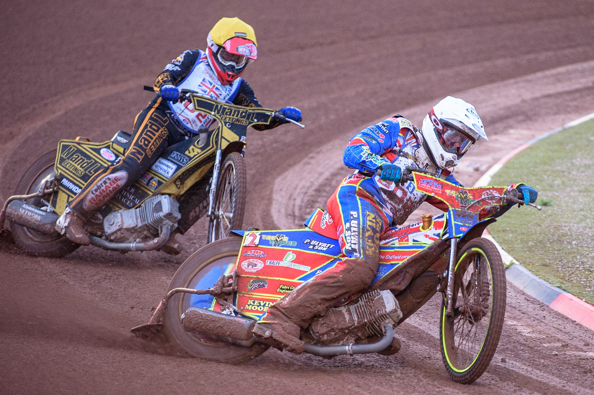 MANCHESTER, UK. AUGUST 16TH   Simon Lambert  (White) leads Ben Barker  (Yellow) during the Sports Insure British Speedway Finals at the National Speedway Stadium, Manchester on Monday 16th August 2021. (Credit: Ian Charles | MI News)