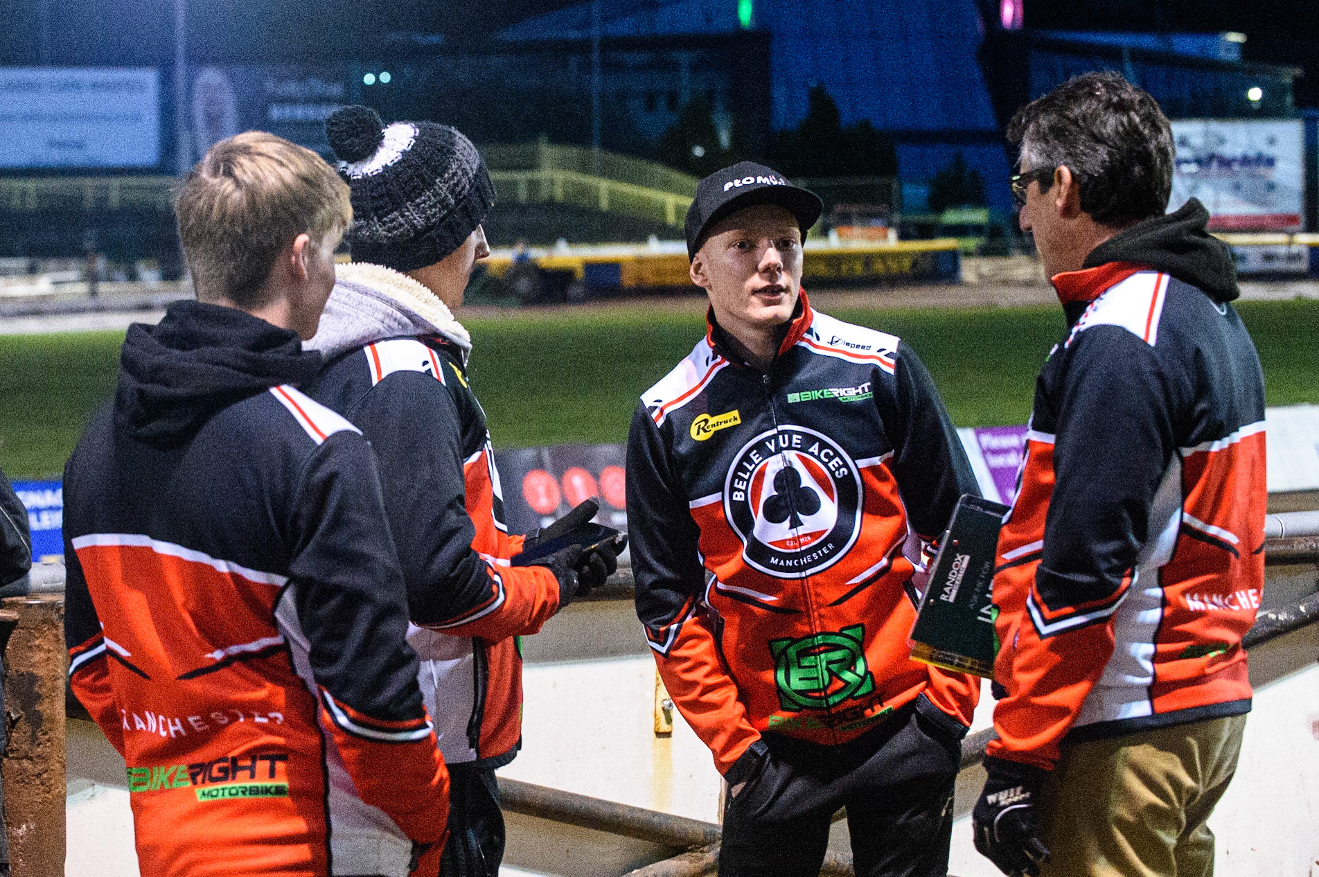SHEFFIELD, UK. OCT 4TH(l-r) Tom Brennan , Jye Etheridge , Dan Bewley  and team manager Mark Lemon  in discussion during the SGB Premiership Semi Final Playoff 1st Leg between Sheffield Tigers and Belle Vue Aces at Owlerton Stadium, Sheffield on Monday 4th October 2021. (Credit: Ian Charles | MI News)