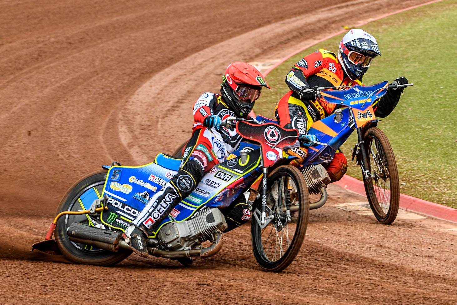 Jaimon Lidsey  (Red) outside Jake Allen  (White) during the SGB Premiership match between Belle Vue Aces and Leicester Lions at the National Speedway Stadium, Manchester on Monday 1st May 2023. (Photo: Ian Charles | MI News)
