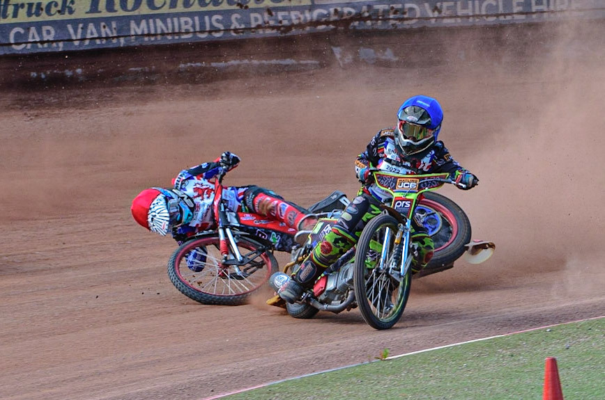 MANCHESTER, UK. JUN 3RD Charlie Wood (33) (Red) crashes behind William Cairns (145)  (Blue) during the British Youth Speedway Championship (Round 4)  at the National Speedway Stadium, Manchester on Friday 3rd June 2022. (Credit: Ian Charles | MI News)