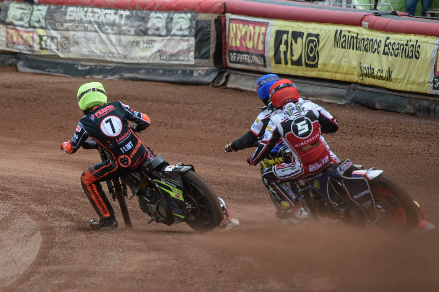 MANCHESTER, UK. AUGUST 30TH Leon Flint  (Yellow) goes inside Brady Kurtz  (Red) and Nikolaj B. Jakobsen (Blue) during the SGB Premiership match between Belle Vue Aces and Wolverhampton Wolves at the National Speedway Stadium, Manchester on Monday 30th August 2021. (Credit: Ian Charles | MI News)
