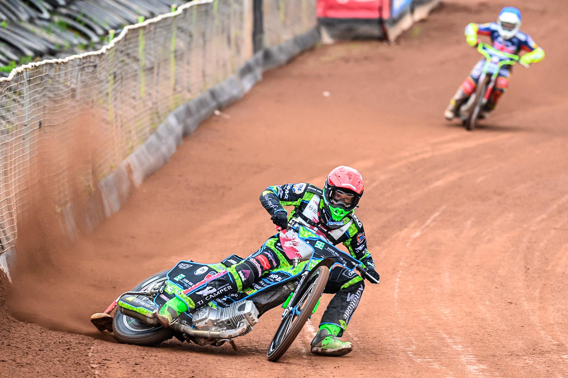 Mikkel Andersen of Denmark leading Jake Mulford of Great Britain in Blue during the FIM SGP2 Qualifying Round at the Peugeot Ashfield Stadium in Glasgow on Saturday 24th May 2025. (Photo: Ian Charles | MI News)