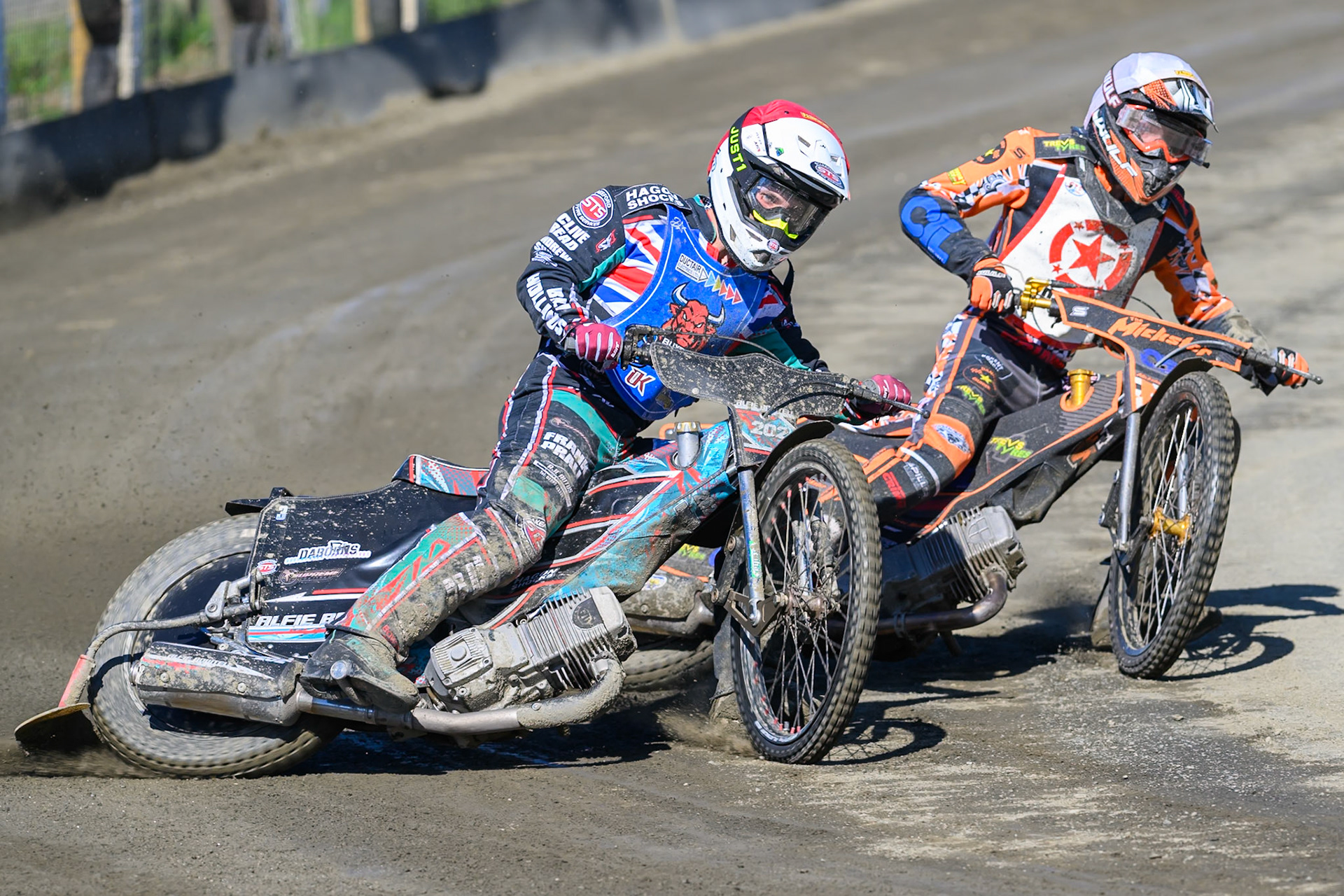 Alfie Bowtell of Buxton Bulls in Red rides outside Mickie Simpson of Stoke Potters in White during the National Development League Challenge match between Buxton Bulls and Stoke Potters at Hi-Edge Speedway, Buxton on Sunday 24th May 2026. (Photo: Ian Charles | MI News)