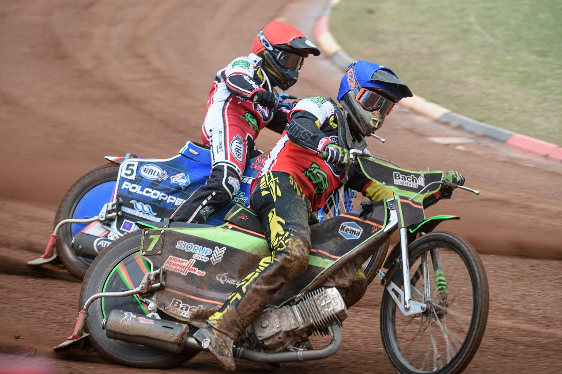 MANCHESTER, UK. AUGUST 30TH Nikolaj B. Jakobsen  (Blue) outside Brady Kurtz  (Red) during the SGB Premiership match between Belle Vue Aces and Wolverhampton Wolves at the National Speedway Stadium, Manchester on Monday 30th August 2021. (Credit: Ian Charles | MI News)