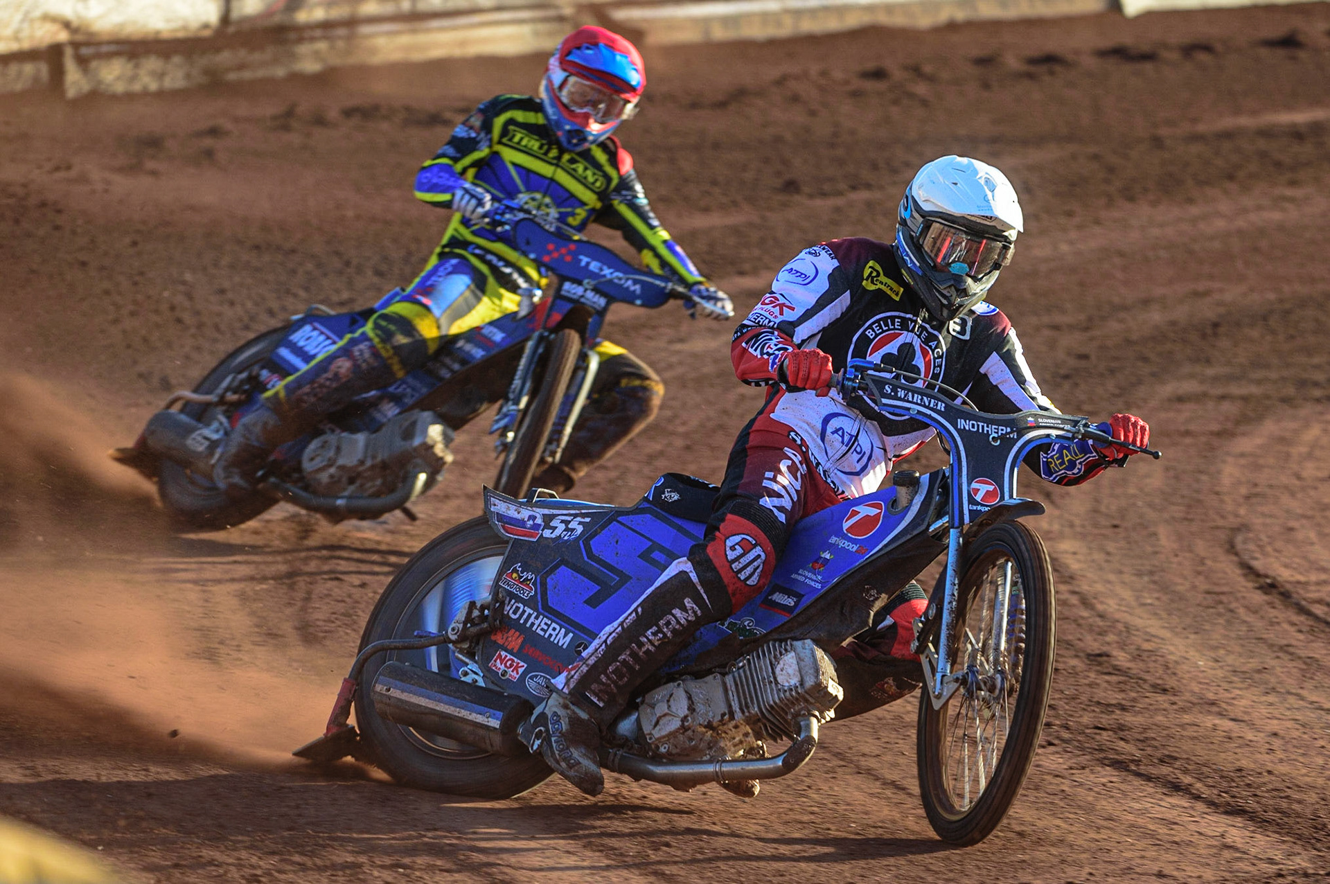 SHEFFIELD, UK. MAY 26TH Matej Žagar  (White) leads Tobiasz Musielak  (Red)  during the SGB Premiership match between Sheffield Tigers and Belle Vue Aces at Owlerton Stadium, Sheffield on Thursday 26th May 2022. (Credit: Ian Charles | MI News)
