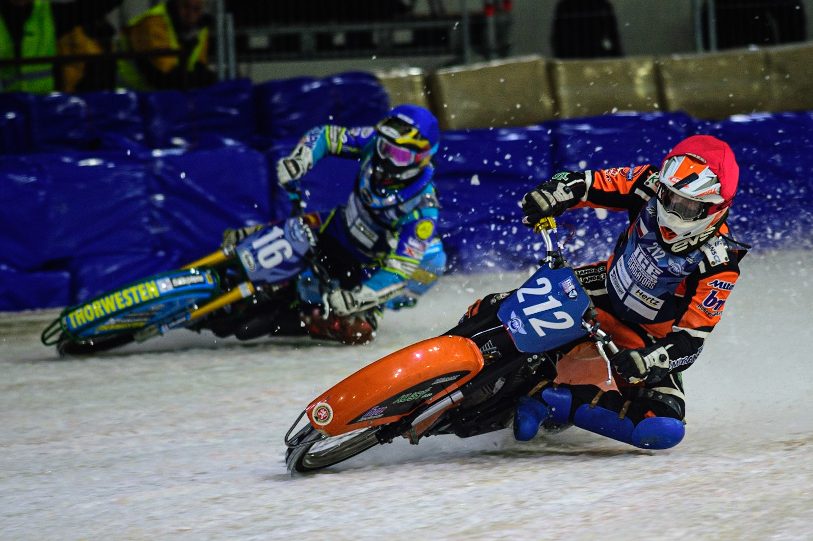 HEERENVEEN, NL. Lukas Hutla (212) (Red) inside Luca Bauer (16) (Blue)  during the FIM Ice Speedway Gladiators World Championship Final 4 at Ice Rink Thialf, Heerenveen on Sunday  3 April 2022. (Credit: Ian Charles | MI News)
