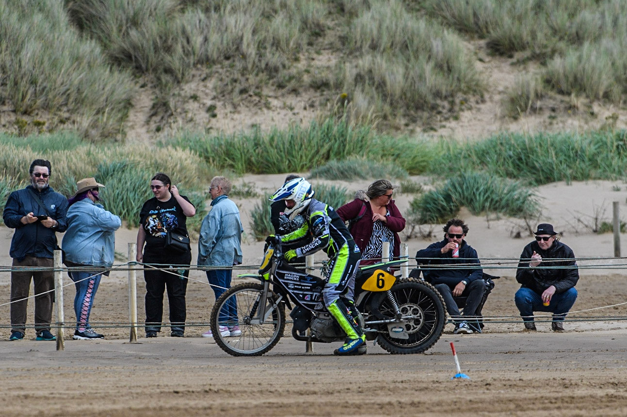 Edward Kennett (6) limps back to the pits with machine trouble during the Fylde ACU British Sand Racing Masters Championship at  St Annes on Sea, Lancashire on Sunday 30th July 2023. (Photo: Ian Charles | MI News)