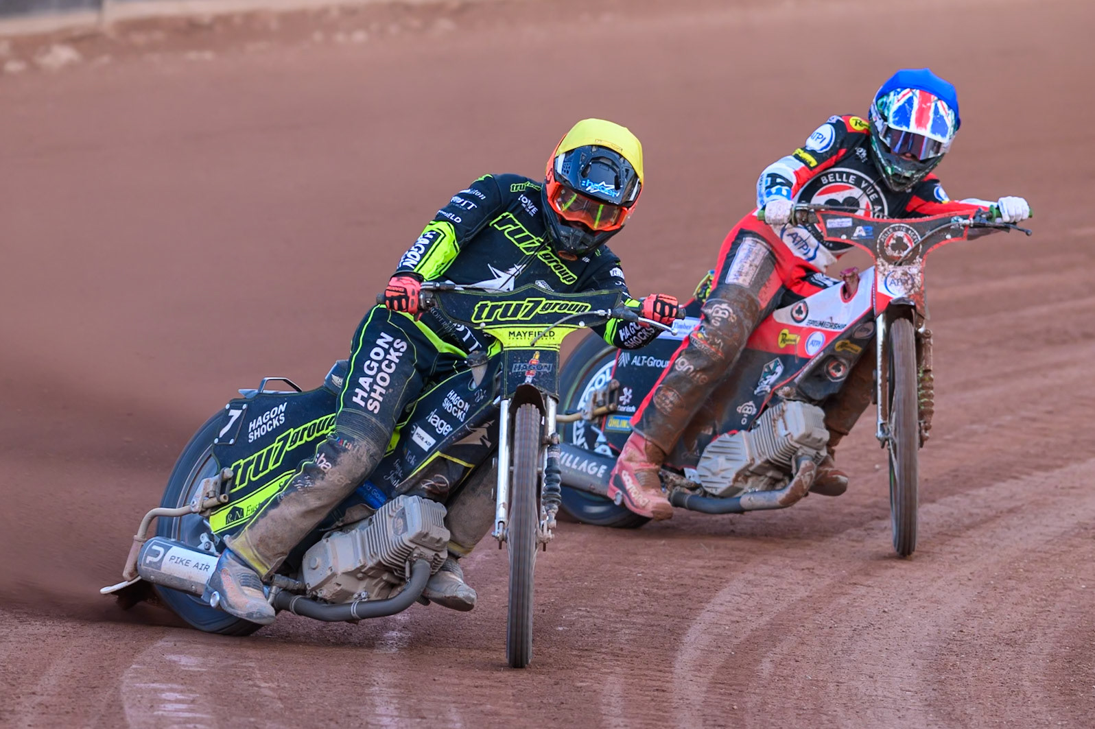 Jason Edwards of Ipswich Witches in Yellow leading William Cairns of Belle Vue Aces in Blue during the Rowe Motor Oil Premiership match between Belle Vue Aces and Ipswich Witches at the National Speedway Stadium, Manchester on Saturday 20th June 2026. (Photo: Ian Charles | MI News)