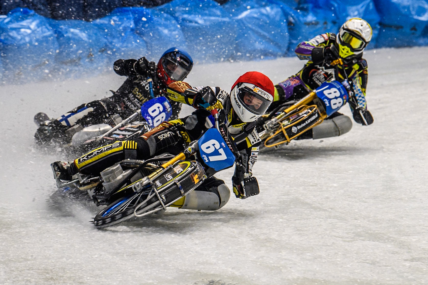 Heikki Huusko (67) of Finland in Red rides inside Aki Ala-Riihimäki (66) of Finland in Blue with Max Niedermaier  (88) of Germany in White behind during the Ice Speedway Gladiators World Championship Final 2 at Max-Aicher-Arena, Inzell on Sunday 16th March 2025. (Photo: Ian Charles | MI News)