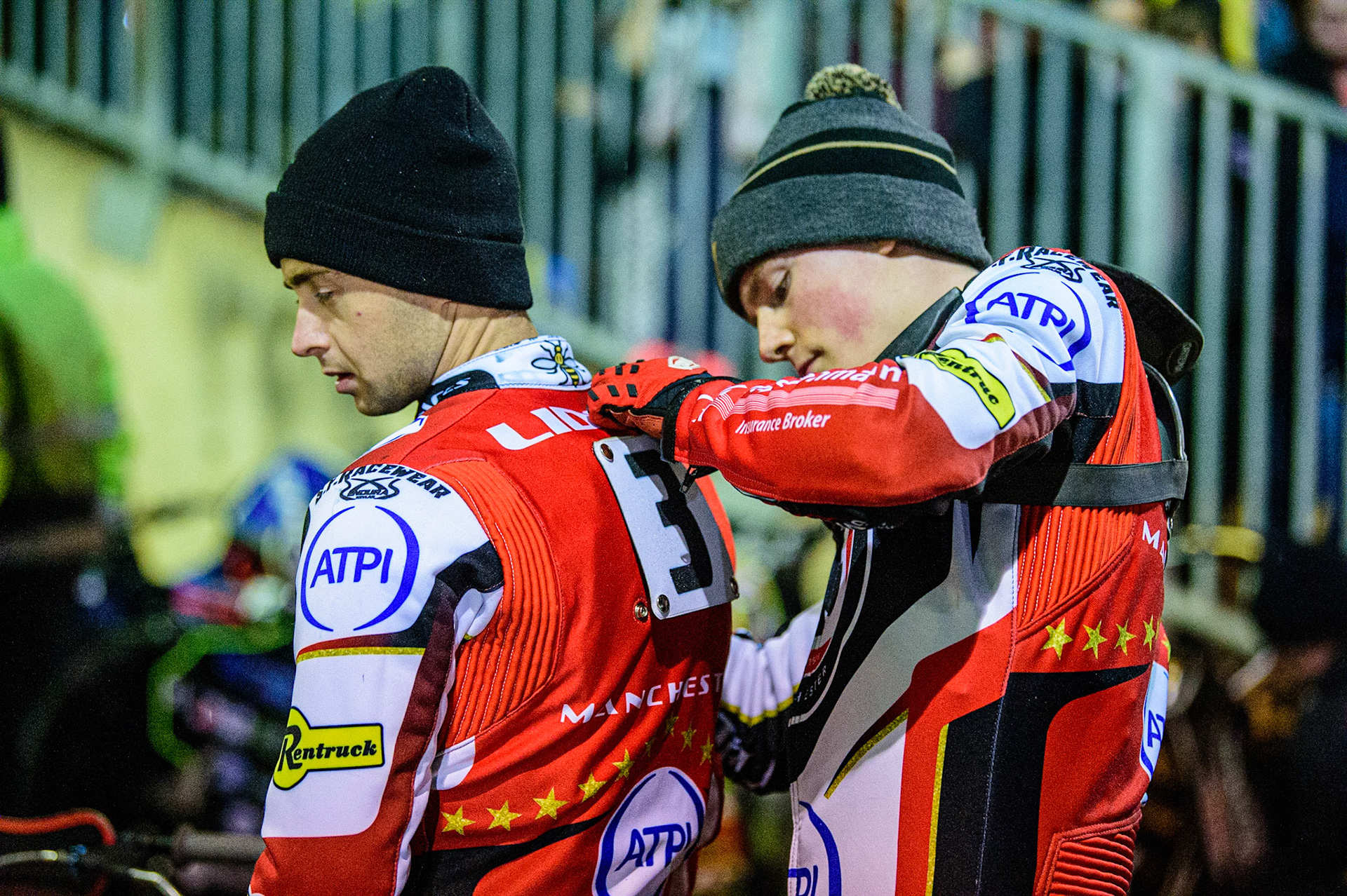 Norick Blodorn  (right) assists Jaimon Lidsey  by attaching his race number during the Sheffield Tigers vs Belle Vue Aces meeting in the SGP Premiership at Owlerton Stadium, Sheffield on Thursday 23rd March 2023. (Photo: Ian Charles | MI News)
