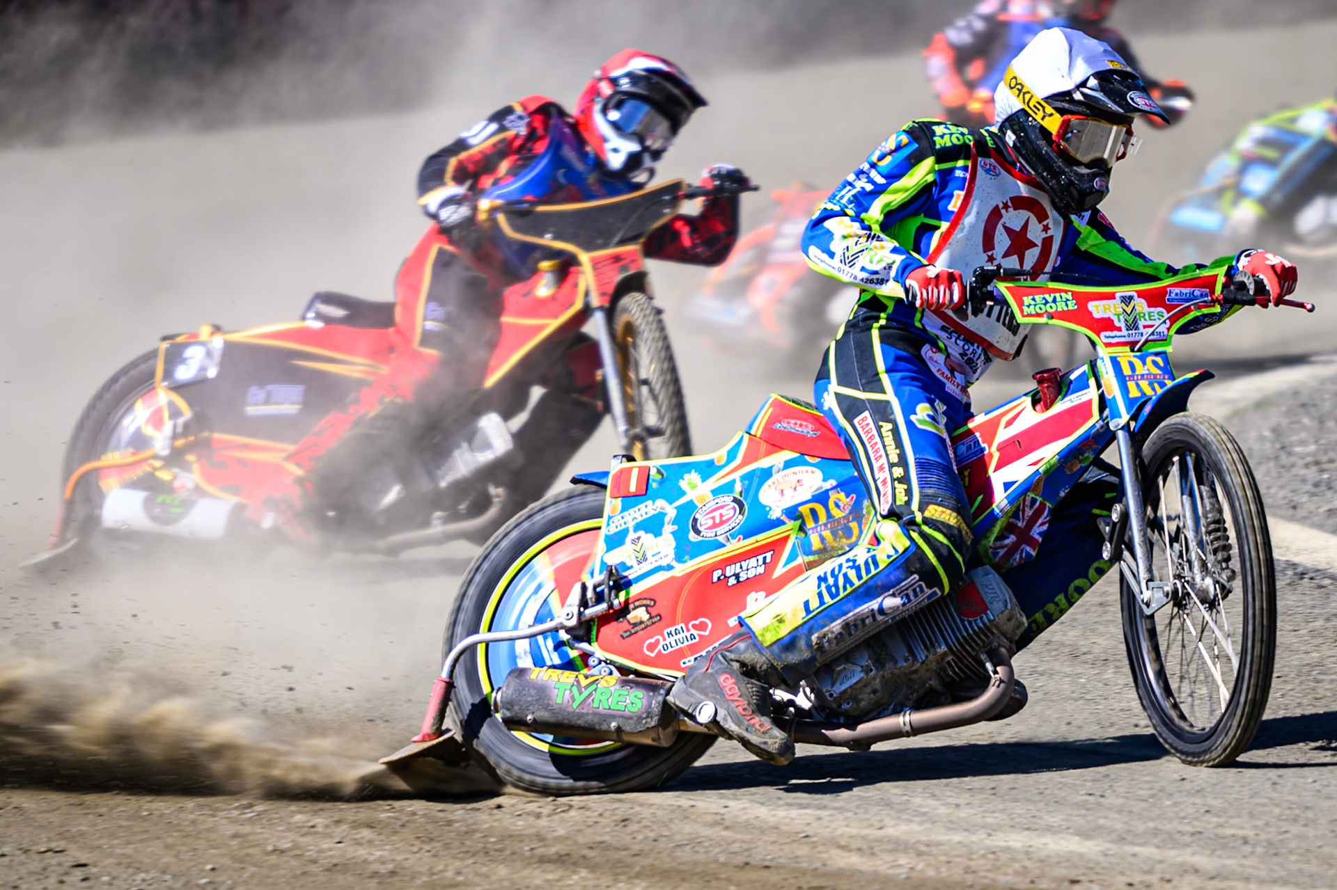 Simon Lambert of Stoke Potters  in White leading Luke Harris of Buxton Bulls  in Red during the National Development League Challenge match between Buxton Bulls and Stoke Potters at Hi-Edge Speedway, Buxton on Sunday 24th May 2026. (Photo: Ian Charles | MI News)