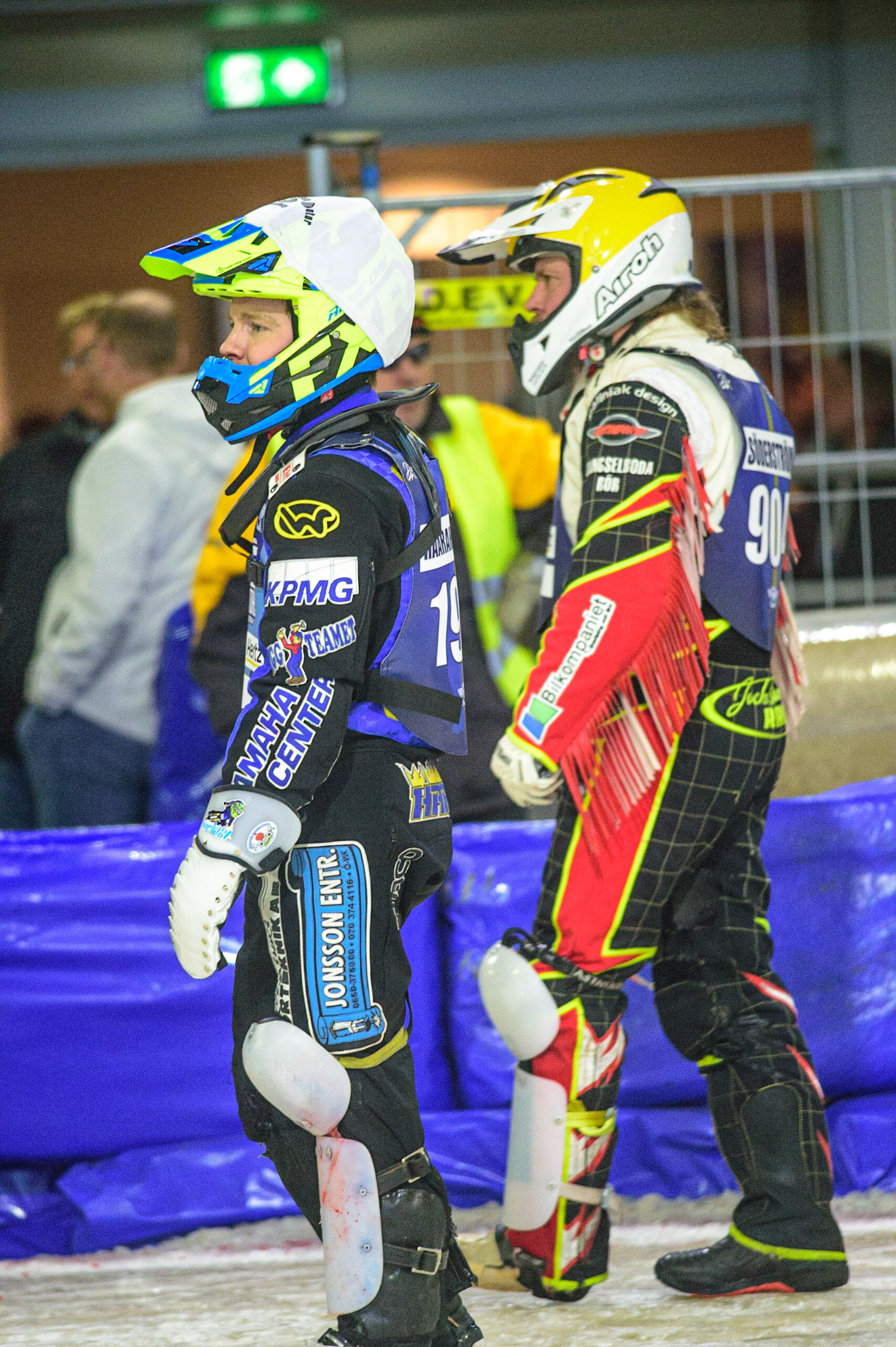 HEERENVEEN, NL. Martin Hååruhiltunen (199)  (left) and Joakim Söderström (904) watch the track prep   during the FIM Ice Speedway Gladiators World Championship Final 4 at Ice Rink Thialf, Heerenveen on Sunday  3 April 2022. (Credit: Ian Charles | MI News)