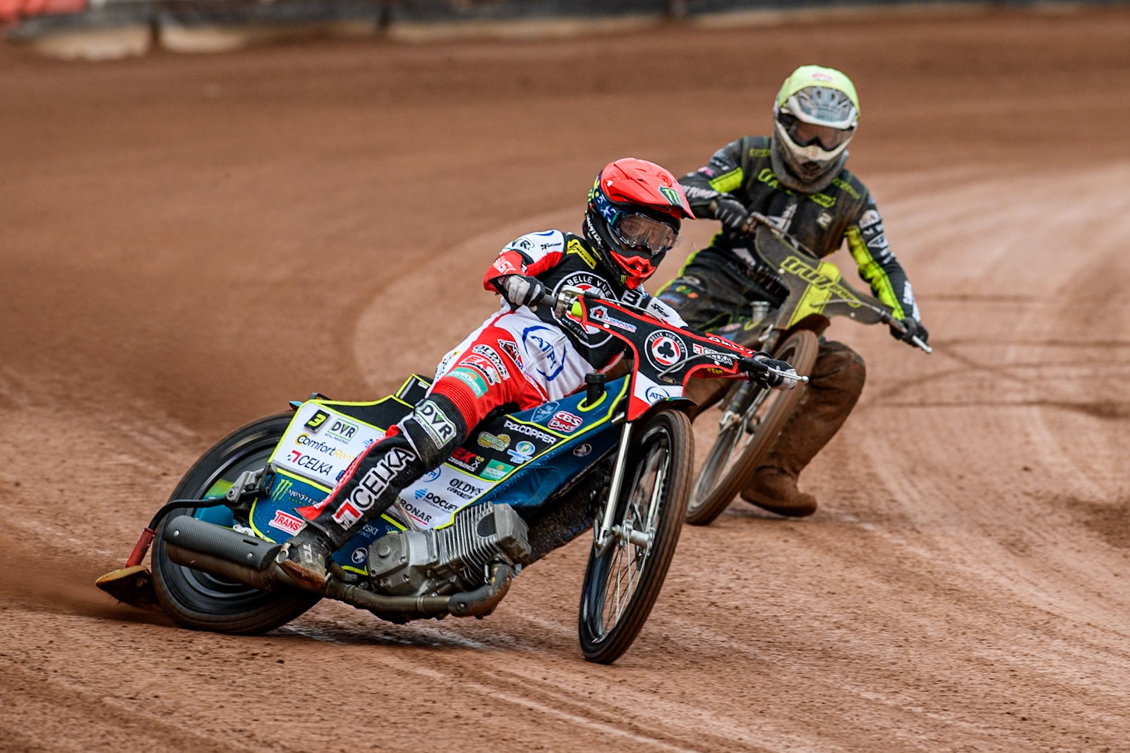 Belle Vue Aces' Jaimon Lidsey  in Red leading Ipswich Witches' Dan Thompson in Yellow during the Rowe Motor Oil Premiership match between Belle Vue Aces and Ipswich Witches at the National Speedway Stadium, Manchester on Monday 1st July 2024. (Photo: Ian Charles | MI News)