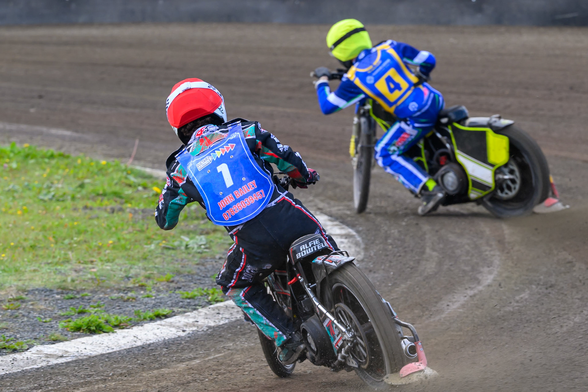 Alfie Bowtell of Buxton Bulls in Red chases Vinnie Foord of Edinburgh Monarchs Academy in Yellow during the WSRA National Development League match between Buxton Bulls and Edinburgh Monarchs Academy at Hi-Edge Speedway, Buxton on Sunday 14th June 2026. (Photo: Ian Charles | MI News)