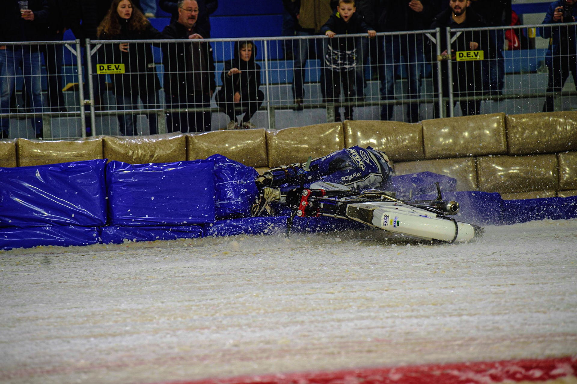 HEERENVEEN, NL.  Max Koivula (24) spins off during the FIM Ice Speedway Gladiators World Championship Final 4 at Ice Rink Thialf, Heerenveen on Sunday  3 April 2022. (Credit: Ian Charles | MI News)