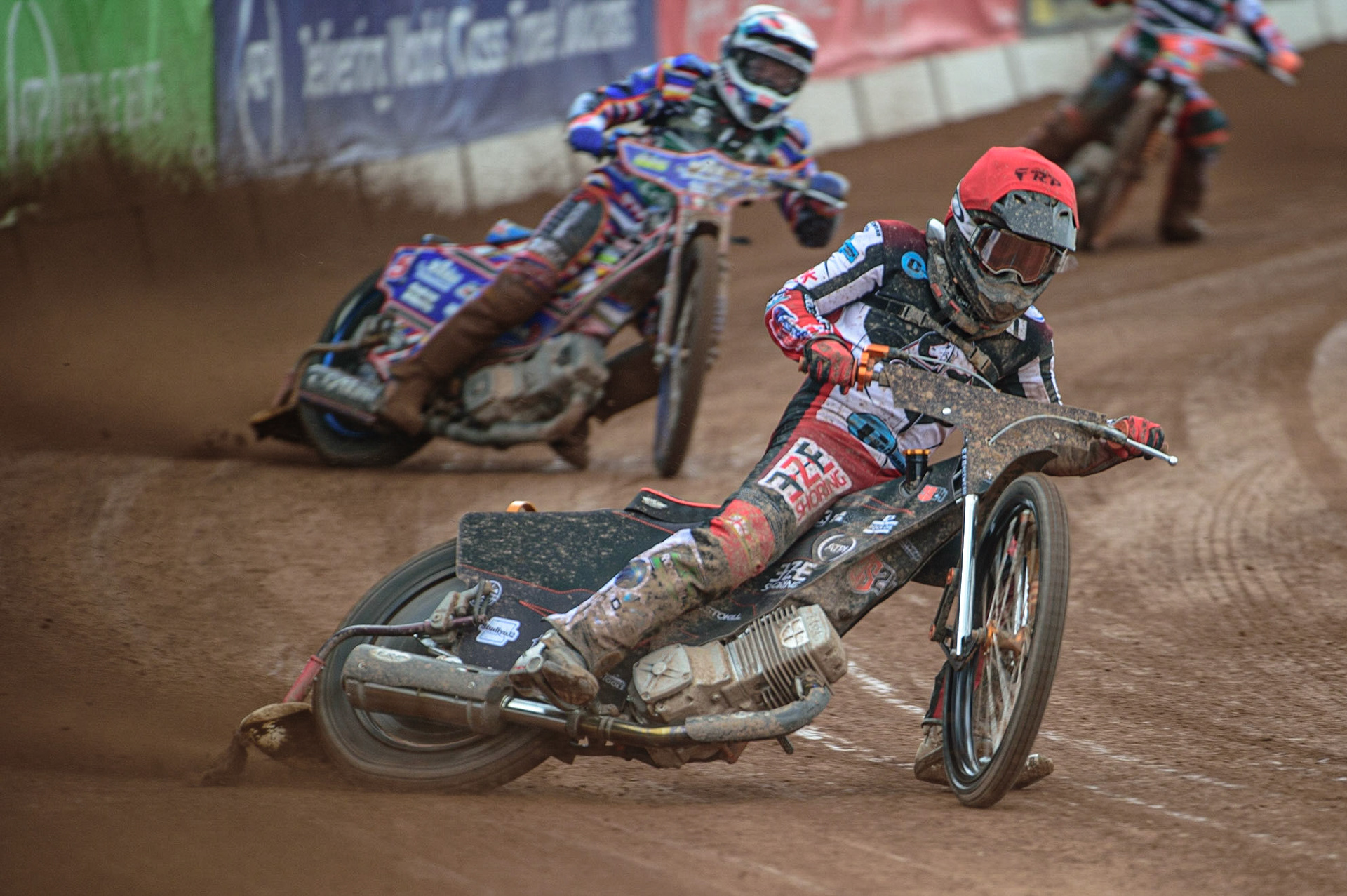 MANCHESTER, UK. APR 15TH   Jack Smith  (Red) leads Henry Atkins  (White) during the National Development League match between Belle Vue Colts and Plymouth Centurions at the National Speedway Stadium, Manchester on Friday 15th April 2022. (Credit: Ian Charles | MI News)