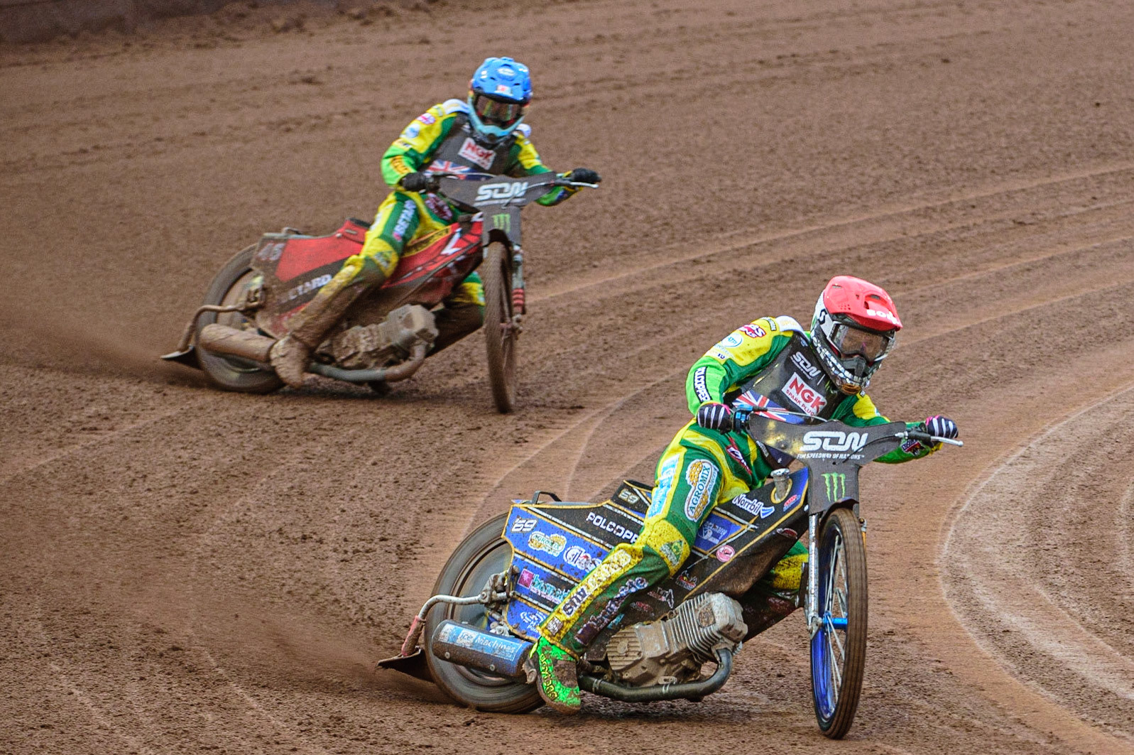 MANCHESTER, UK. OCT 17TH Jason Doyle of Australia (Red) leads Max Fricke of Australia (Blue) during the Monster Energy FIM Speedway of Nations at the National Speedway Stadium, Manchester on Sunday  17th October 2021. (Credit: Ian Charles | MI News)