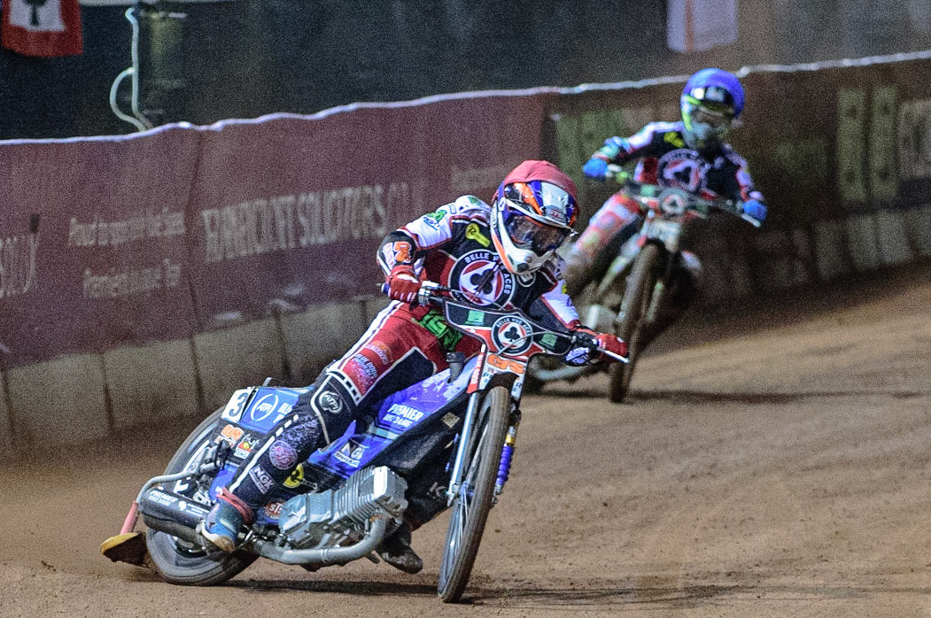 MANCHESTER, UK. OCT 11TH  Steve Worrall   (Red) leads Charles Wright  (Blue) during the SGB Premiership Grand Final 1st Leg between Belle Vue Aces and Peterborough Panthers at the National Speedway Stadium, Manchester on Monday 11th October 2021. (Credit: Ian Charles | MI News)