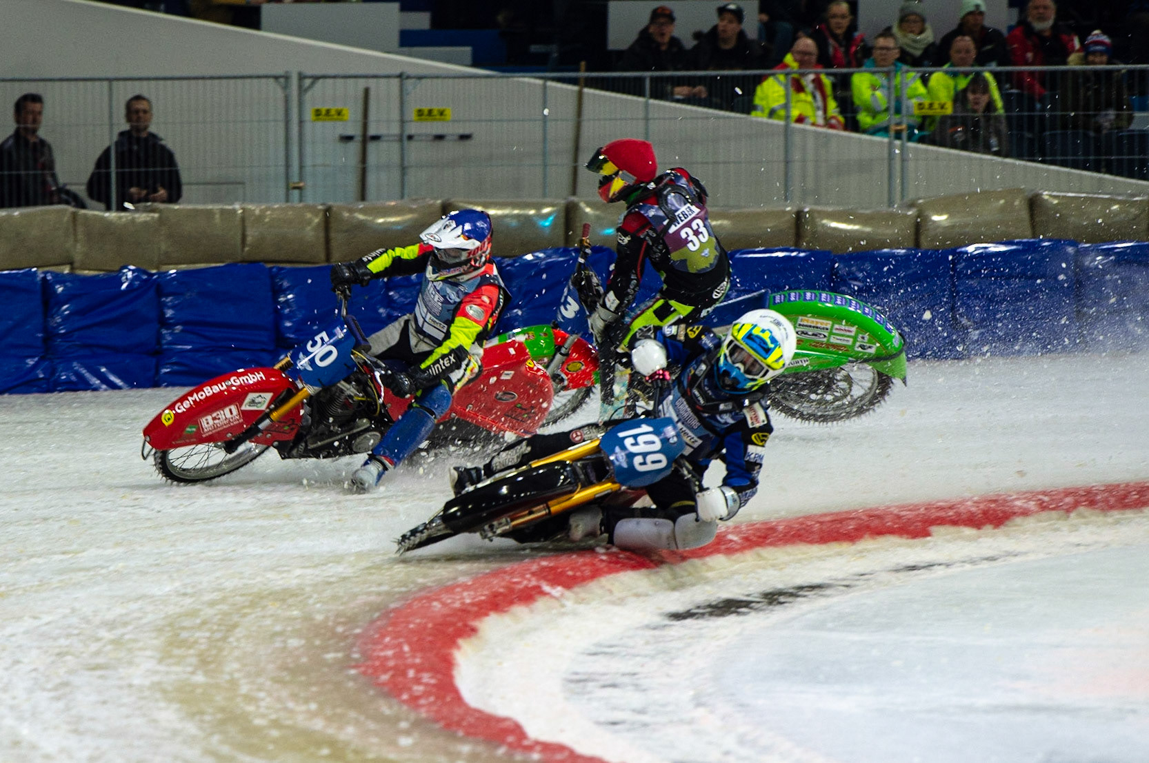 HEERENVEEN, NL.Johann Weber (33)  crashes out of Heat 6  during the FIM Ice Speedway Gladiators World Championship Final 3 at Ice Rink Thialf, Heerenveen on Saturday  2 April 2022. (Credit: Ian Charles | MI News)
