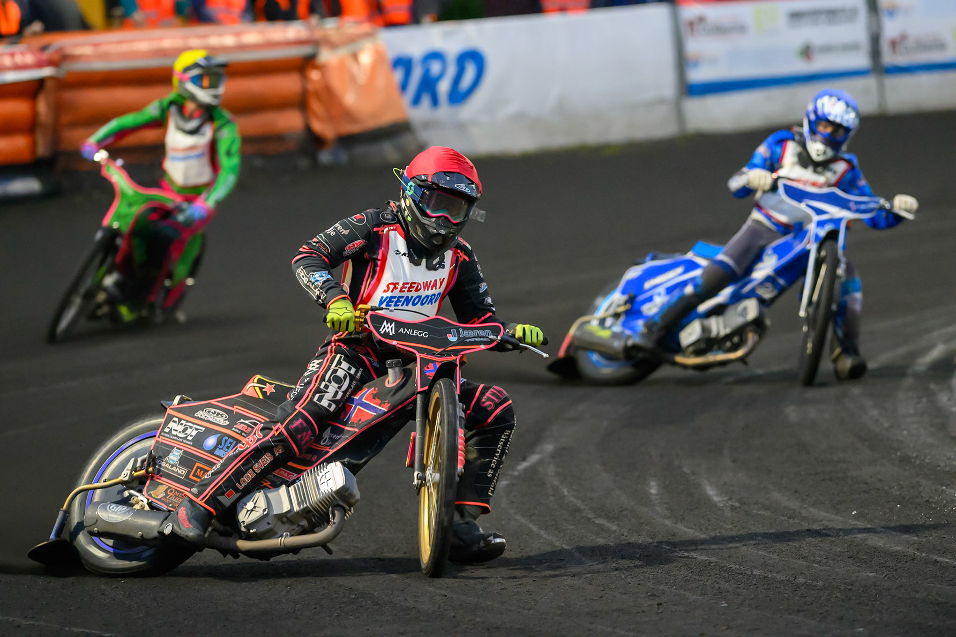 Glenn Moi of Norway in Red leading Luuk Embsen of The Netherlands  in Blue and Zoltan Lovas of Hungary in Yellow during the Gouden KENNY Helm at Speedway Veenoord, Veenoord in the Netherlands on Saturday 19th September 2026. (Photo: Ian Charles | MI News)