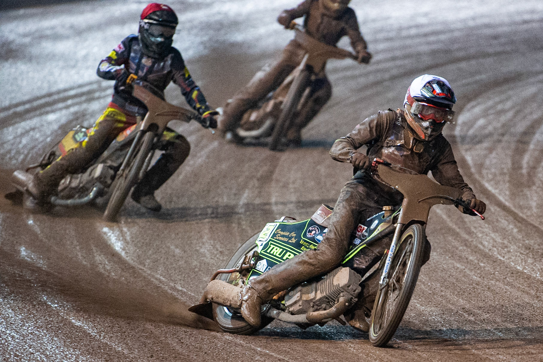 Photo: Ian CharlesDrew Kemp  (White)  leads  Dan Thompson   (Red) Sports Insure British Speedway Championship Final, National Speedway Stadium, Manchester Monday  28  September  2020