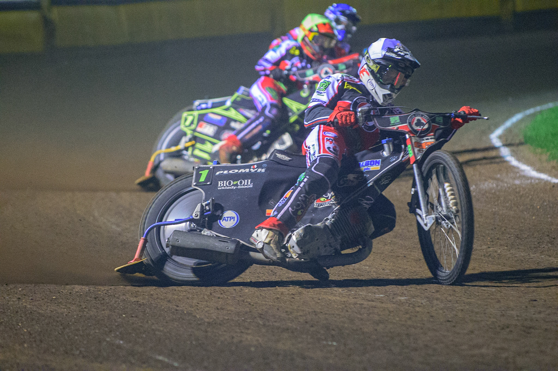 PETERBOROUGH, UK. OCT 14TH Dan Bewley  (White) leads Jye Etheridge  (Yellow) and Bjarne Pedersen  (Blue) during the SGB Premiership Grand Final 2nd leg between Peterborough and Belle Vue Aces at East of England Showground, Peterborough on Thursday 14th October 2021. (Credit: Ian Charles | MI News)