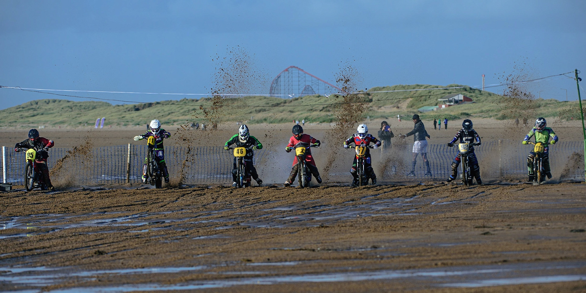 The Solo Final Start: (l - r) Jordan Noel (95), Paul Cooper (11), Sam Hall (46), Billy Reve (1), Paul Bowen (67), Charley Powell (92) and Richie Worrall (111) during the Fylde ACU British Sand Racing Masters Championship on  Sunday 2nd October 2022. (Credit: Ian Charles | MI News)