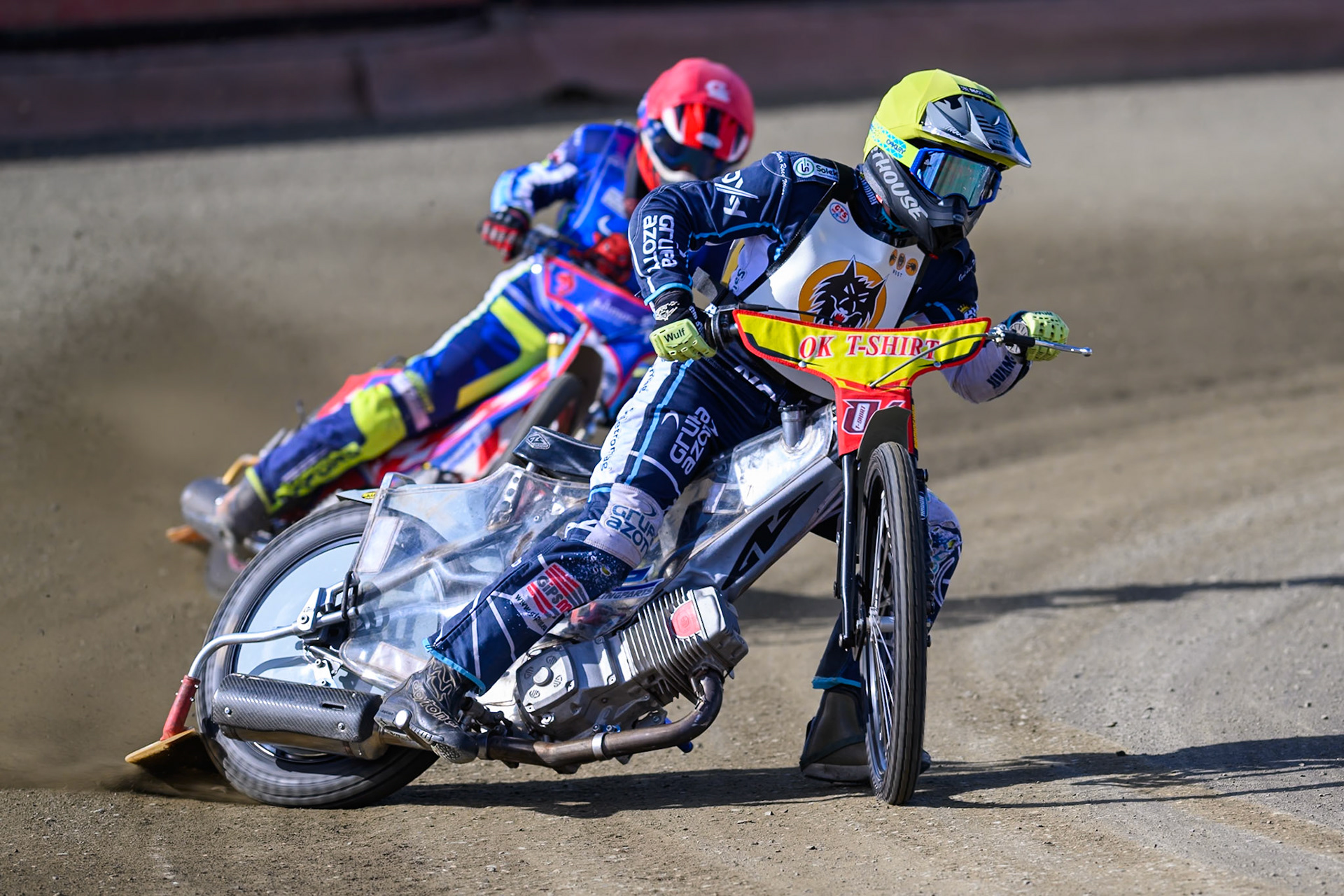 Ryan Ashcroft of 'The Wolves' in Yellow leading Harry Sadler of Buxton Bulls in Red during the Regina Chains Fours at Buxton Speedway, Buxton on Sunday 5th April 2026. (Photo: Ian Charles | MI News)