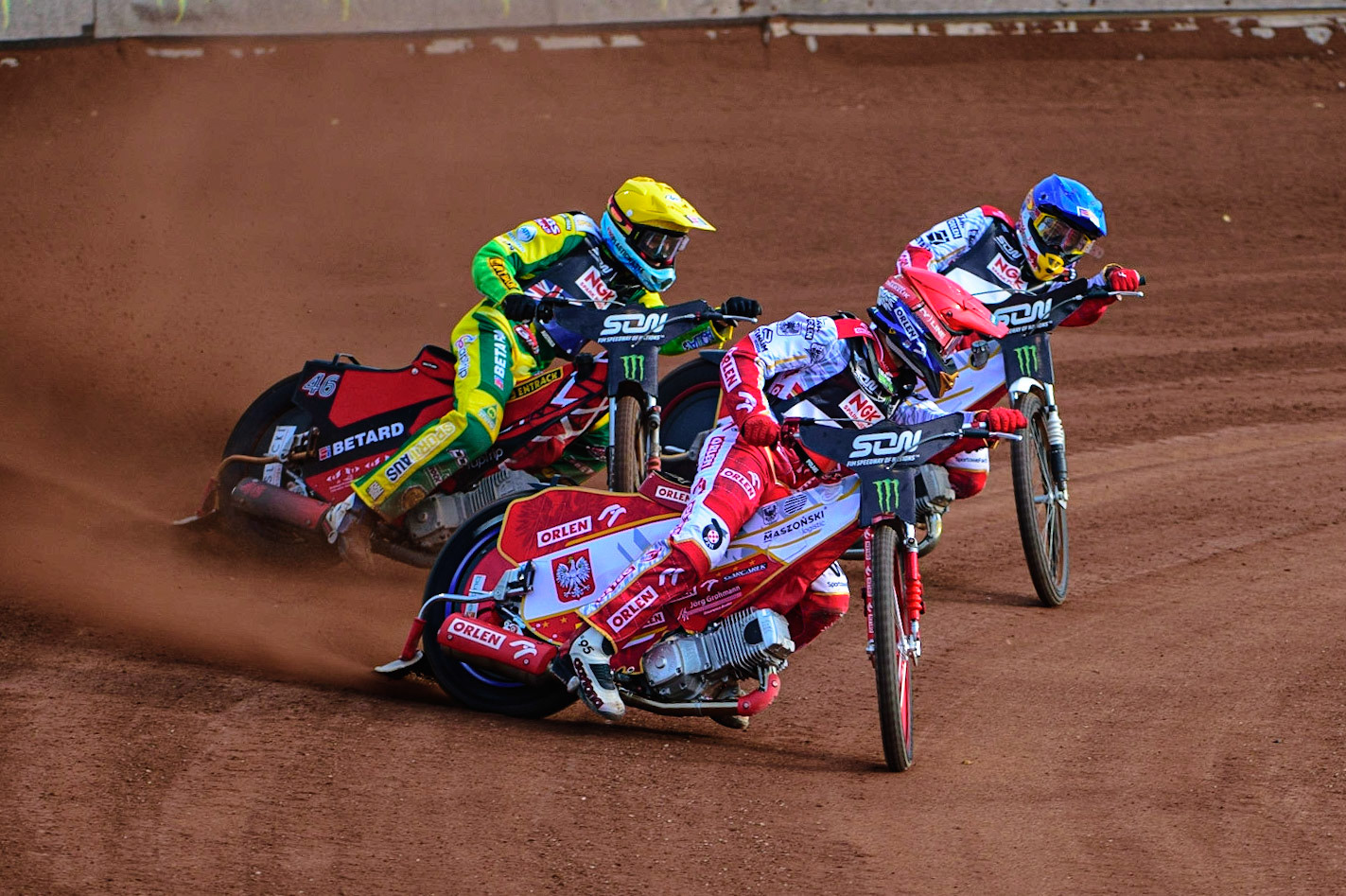 MANCHESTER, UK. OCT 16TH Max Fricke of Australia (Yellow) tries to split Bartosz Zmarzlik of Poland (Red) and Maciej Janowski of Poland (Blue) during the Monster Energy FIM Speedway of Nations at the National Speedway Stadium, Manchester on Saturday  16th October 2021. (Credit: Ian Charles | MI News)