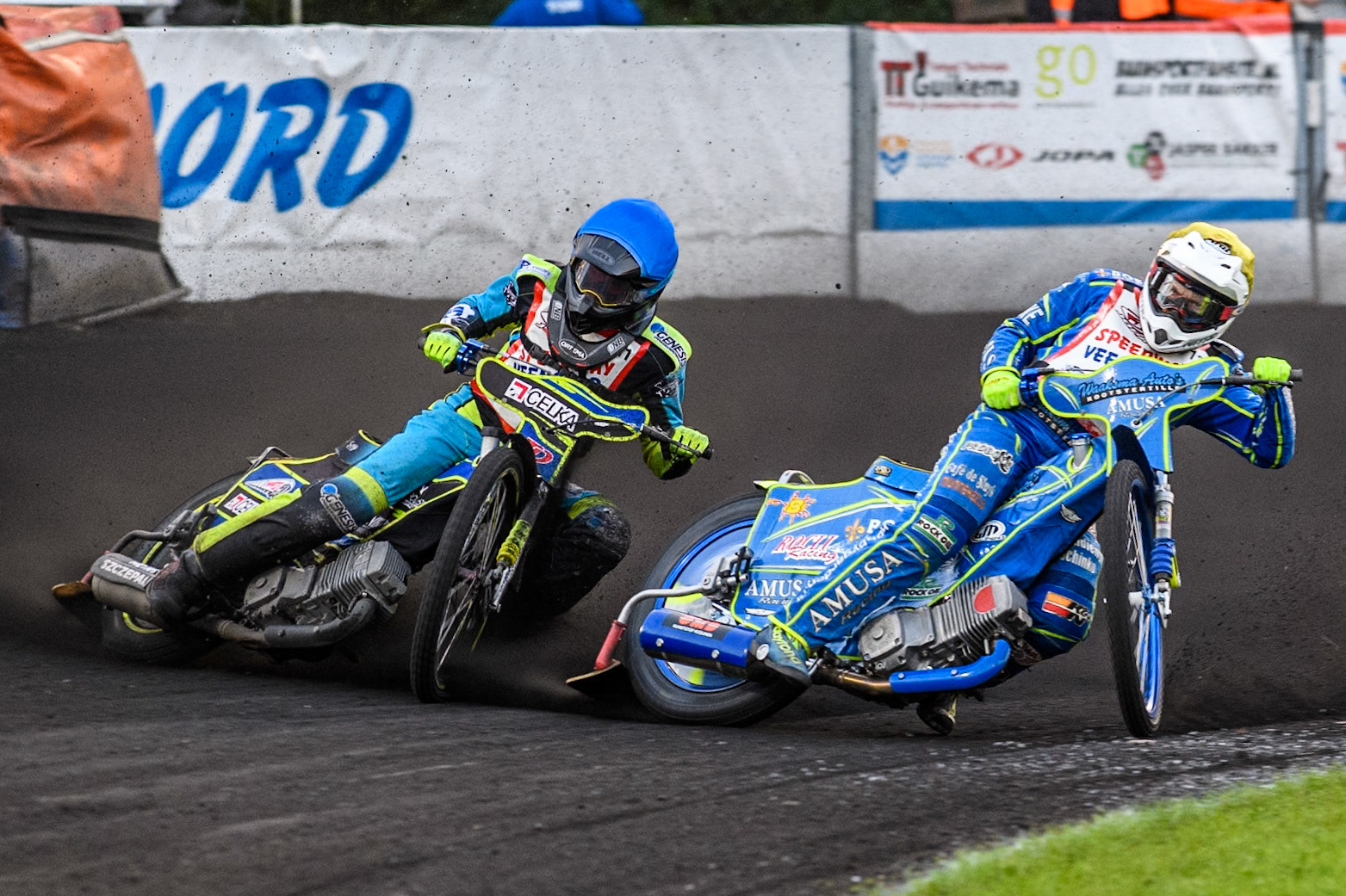 Henk Koonstra of The Netherlands in Yellow rides inside Jakub Oleksiak of Poland in Blue  rides inside Victor Larsen of Denmark in Blue during the Golden JOPA Helmet at Sportpark Veenoord, Veenoord, Netherlands on Saturday 21st September 2024. (Photo: Ian Charles | MI News)
