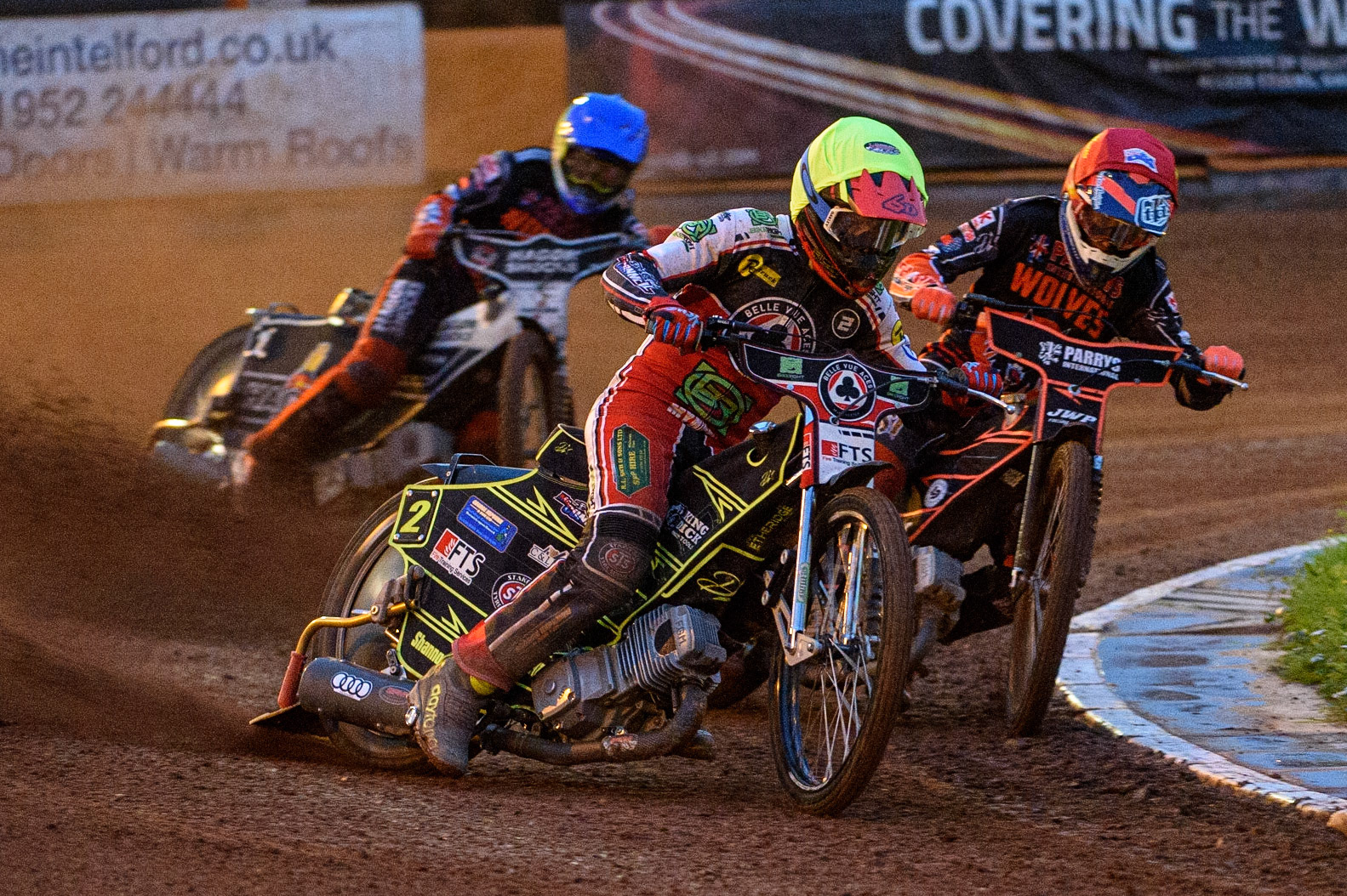 WOLVERHAMPTON, UK. AUGUST 30TH. Jye Etheridge  (Yellow) leads Broc Nicol  (Blue) and Sam Masters  (Red)during the SGB Premiership match between Wolverhampton Wolves and Belle Vue Aces at Monmore Green Stadium, Wolverhampton on Monday 30th August 2021. (Credit: Ian Charles | MI News)