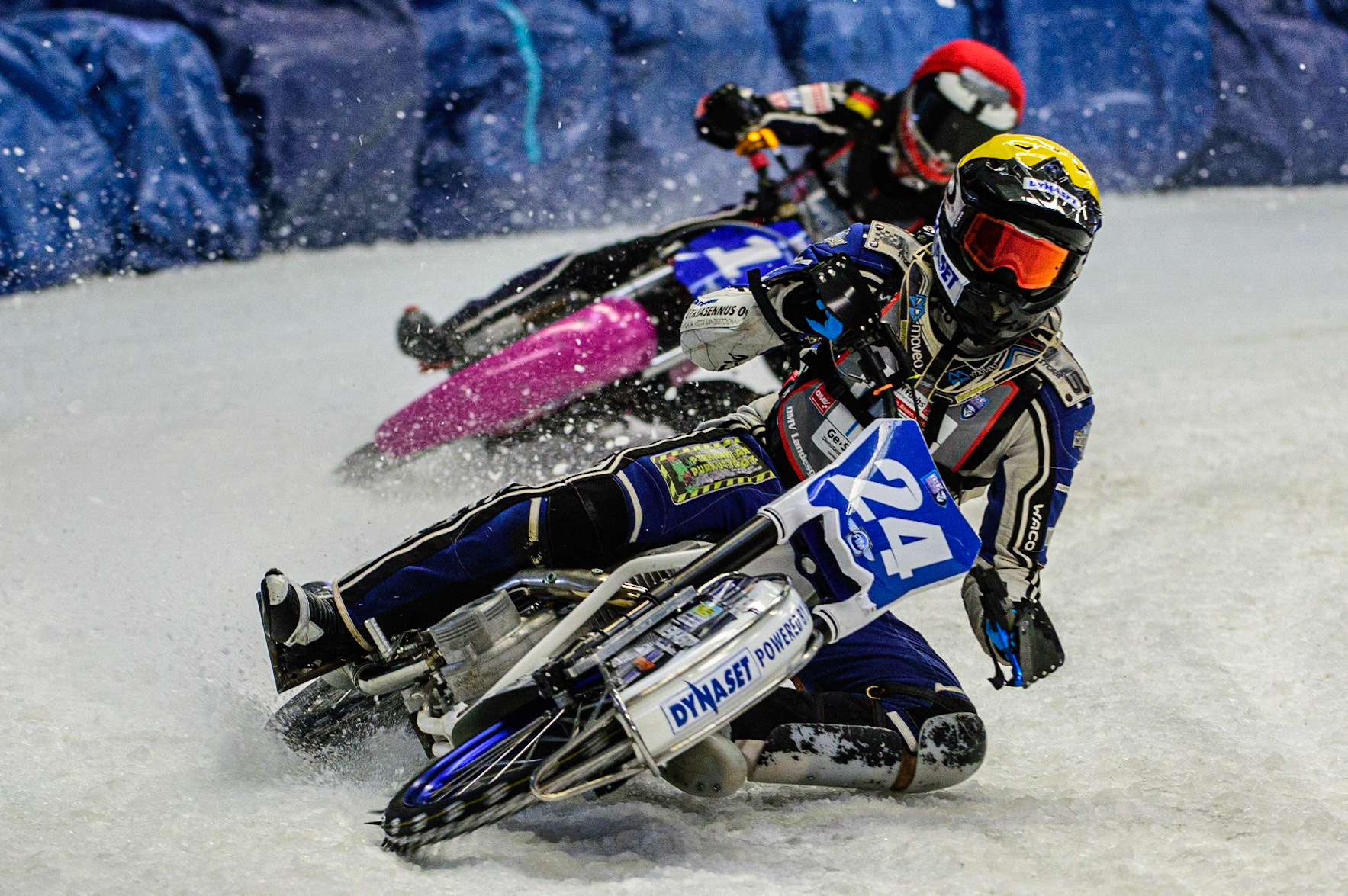 Max Koivula (24) (Yellow) leads Benedikt Monn (17) (Red) during the Ice Speedway Gladiators World Championship Final 2 at Max-Aicher-Arena, Inzell, Germany on Sunday 19th March 2023. (Photo: Ian Charles | MI News)