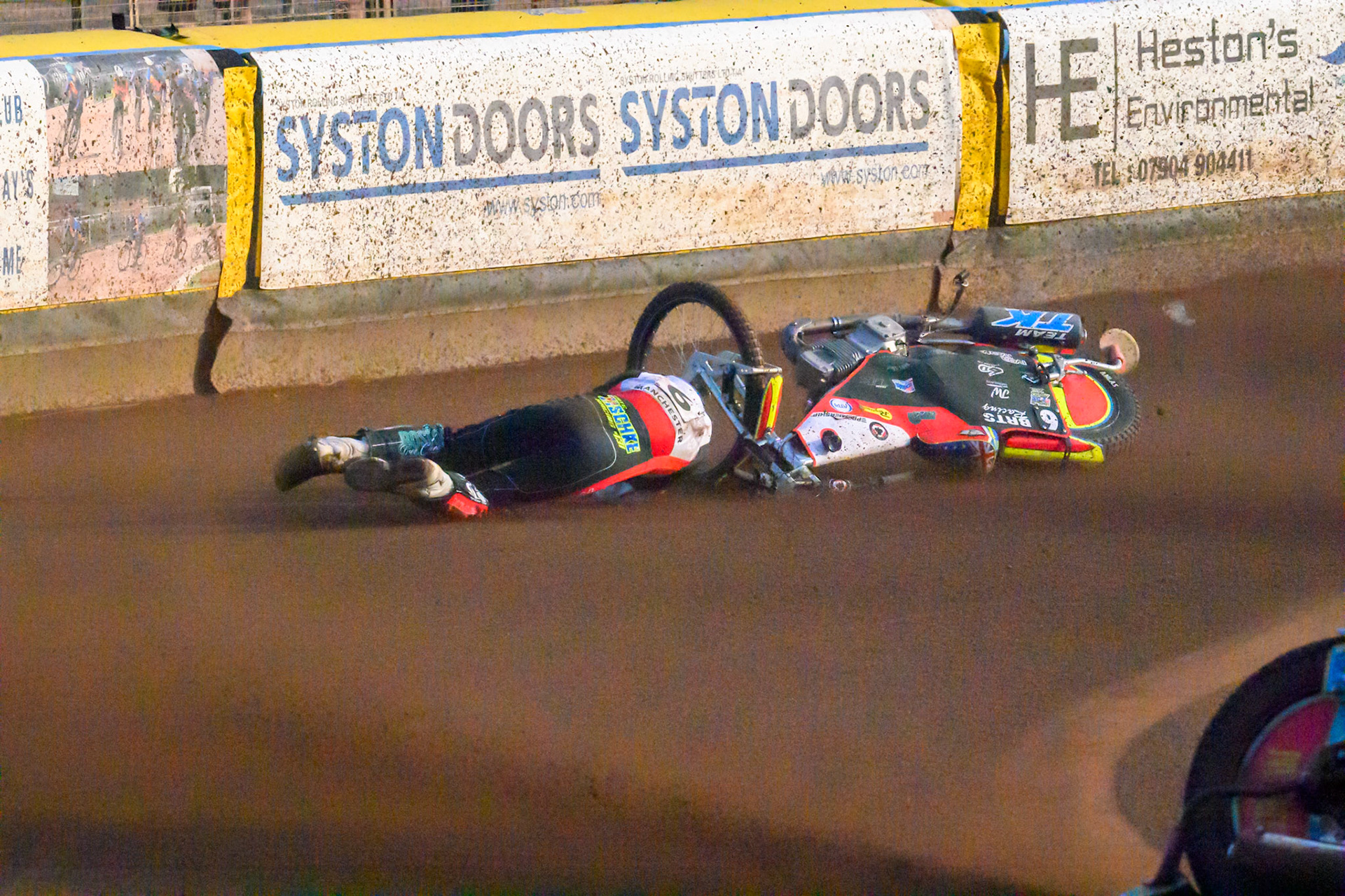 Tate Zischke of Belle Vue Aces in White loses control and flips off his bike during the Rowe Motor Oil Premiership match between Leicester Lions and Belle Vue Aces at the Hydroscan Arena, Leicester on Thursday 23rd July 2026. (Photo: Ian Charles | MI News)