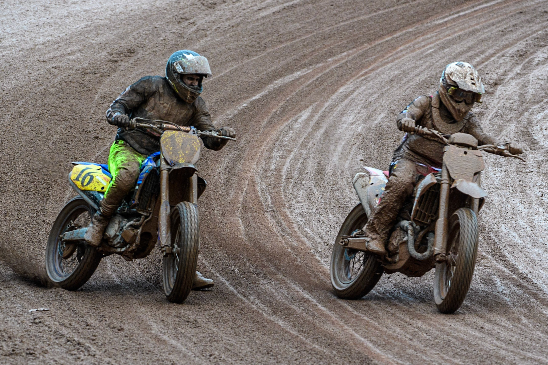 Santagio Arangio (16) from Argentina is passed  by Matteo Boncinelli (8) from Italy during the FIM World Flat Track Championship Round 1 at the National Speedway Stadium, Manchester on Saturday 5th August 2023. (Photo: Ian Charles | MI News)