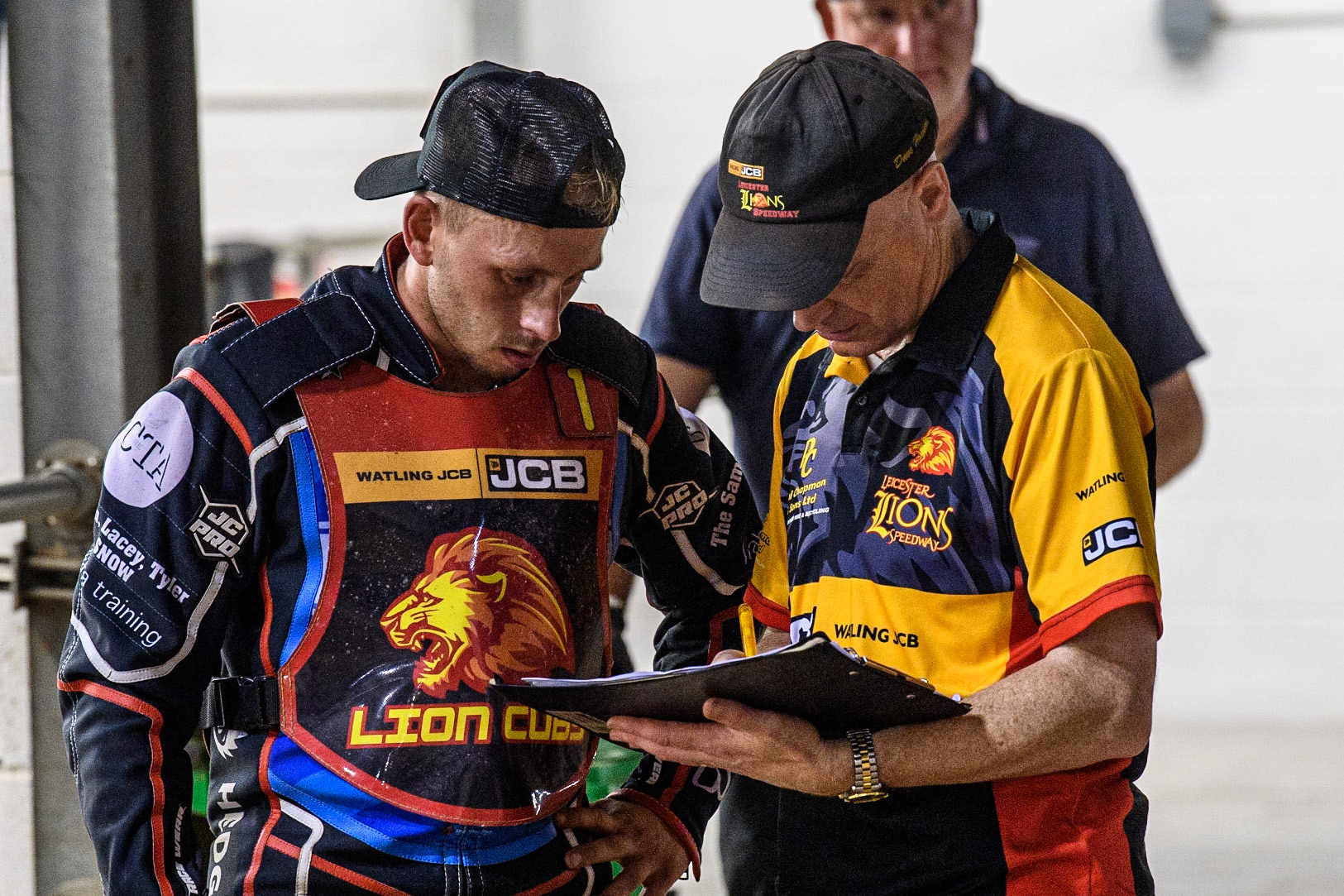 Ben Morley (Left) discusses tactics with Cubs Team Manager Dave Howard during the National Development League match between Belle Vue Colts and Leicester Lion Cubs at the National Speedway Stadium, Manchester on Friday 8th September 2023. (Photo: Ian Charles | MI News)