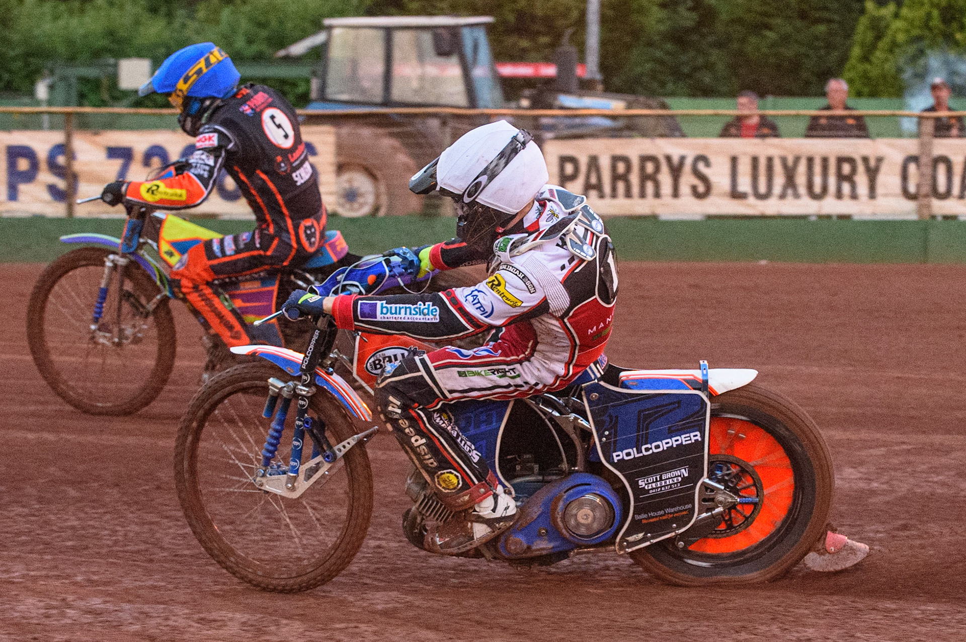 WOLVERHAMPTON, UK. JULY 26TH  Brady Kurtz  (White) chases Rory Schlein   (Blue) during the SGB Premiership match between Wolverhampton Wolves and Belle Vue Aces at the Ladbroke Stadium, Wolverhampton on Monday 26th July 2021. (Credit: Ian Charles | MI News)