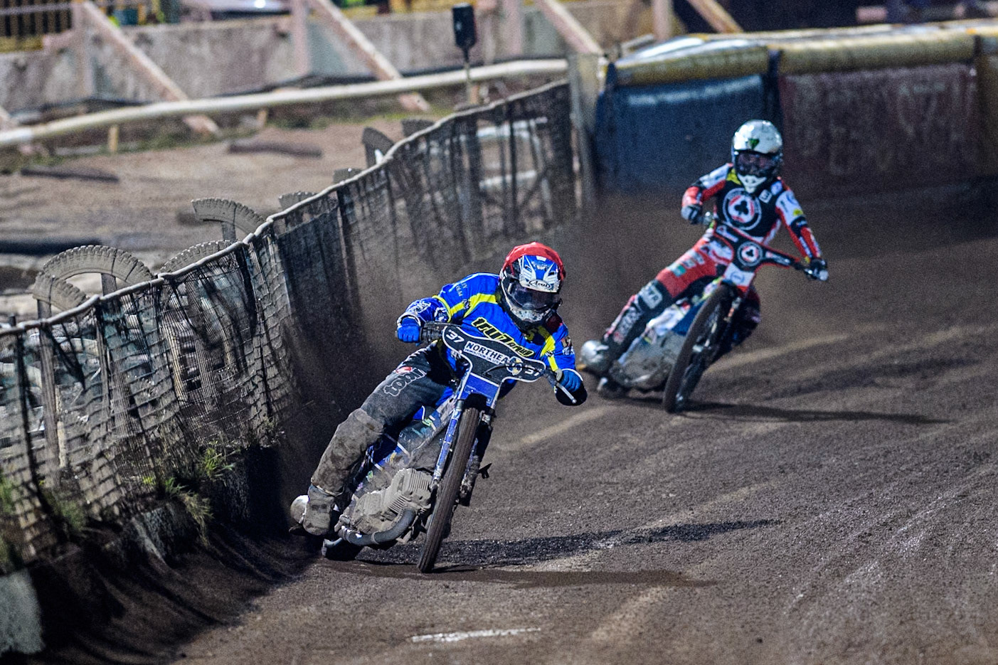 Sheffield Tigers' Guest Rider Chris Harris  in Red leading Belle Vue Aces' Jaimon Lidsey  in White during the Rowe Motor Oil Premiership Play Off Semi Final 2nd leg between Sheffield Tigers and Belle Vue Aces at Owlerton Stadium, Sheffield on Thursday 19th September 2024. (Photo: Ian Charles | MI News)